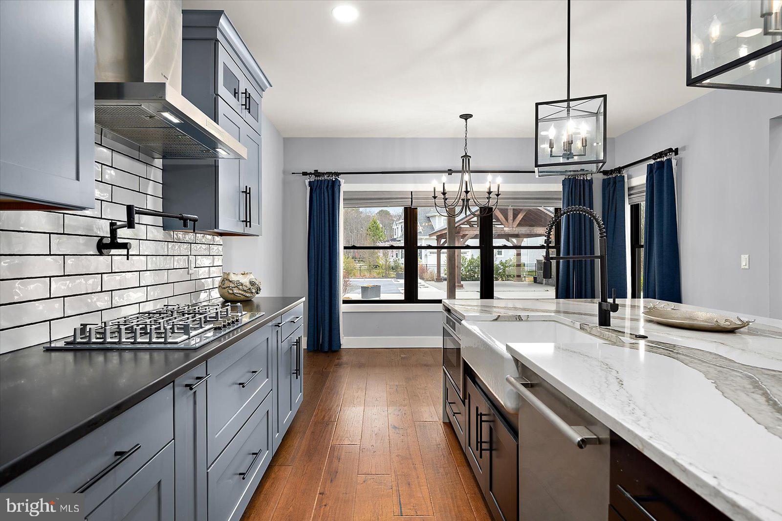 SHOWFIELD - Residential