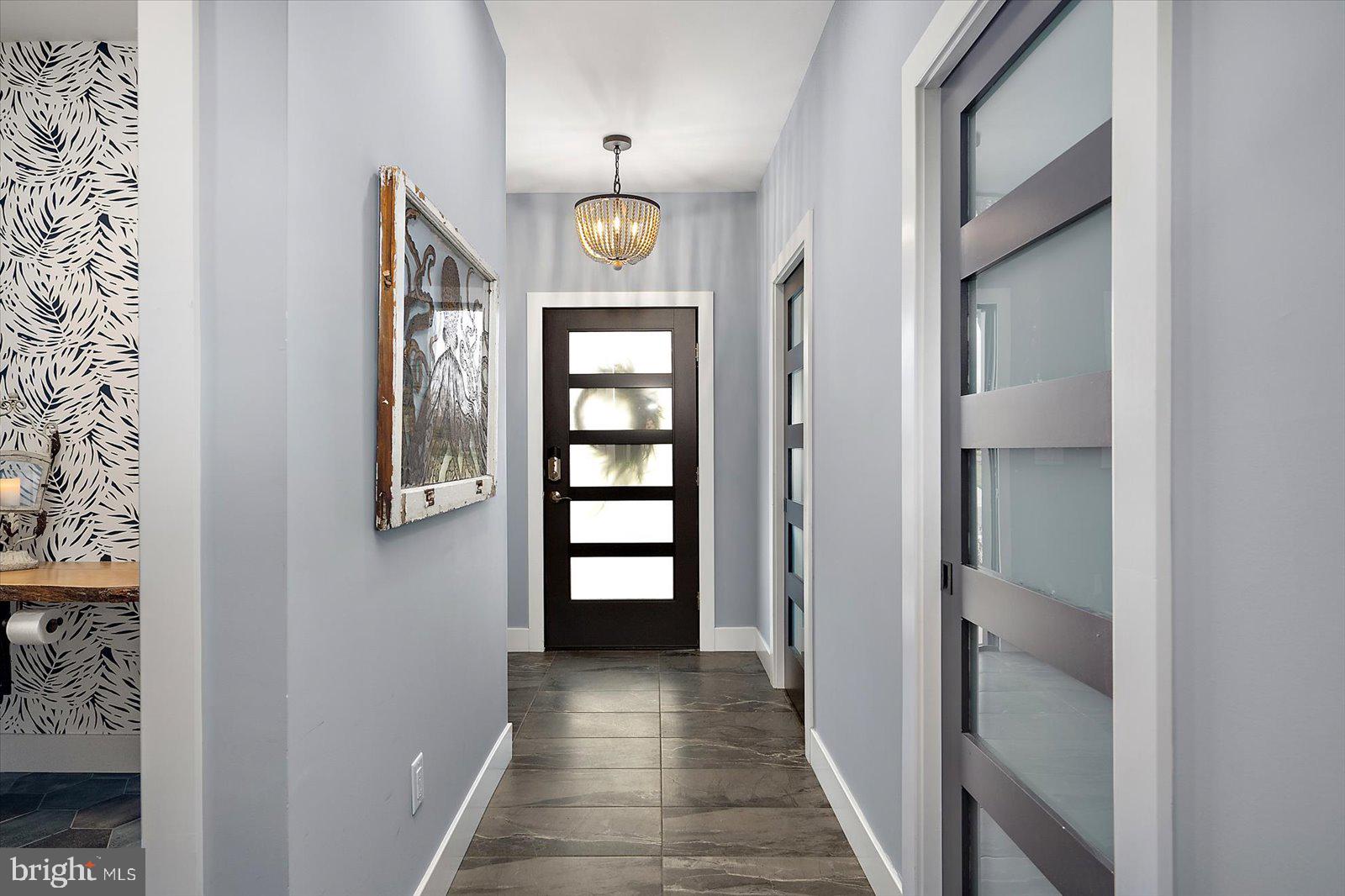 SHOWFIELD - Residential