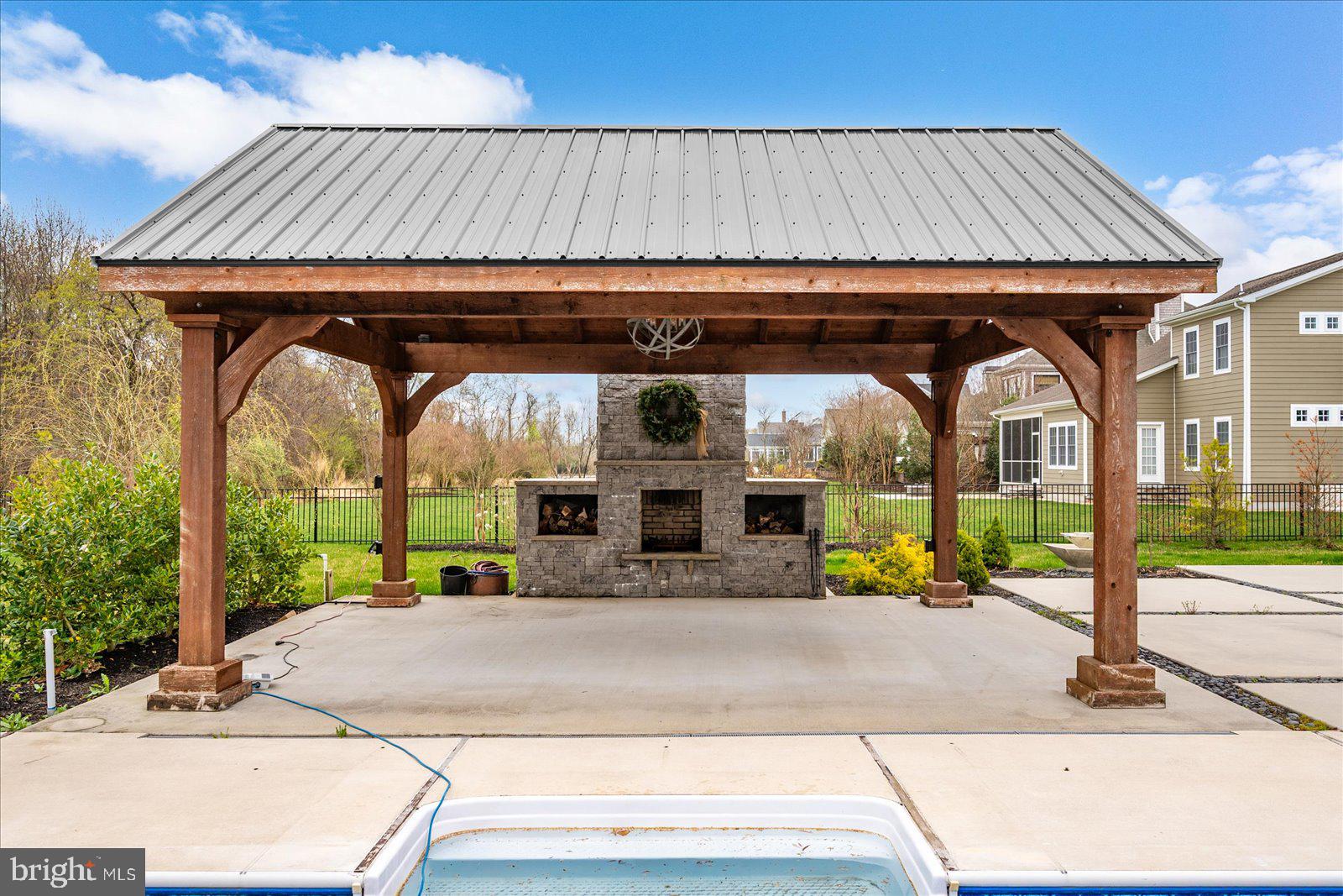 SHOWFIELD - Residential