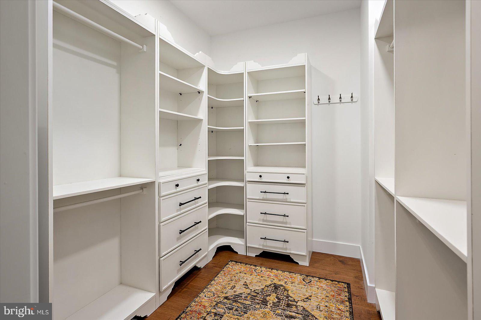 SHOWFIELD - Residential