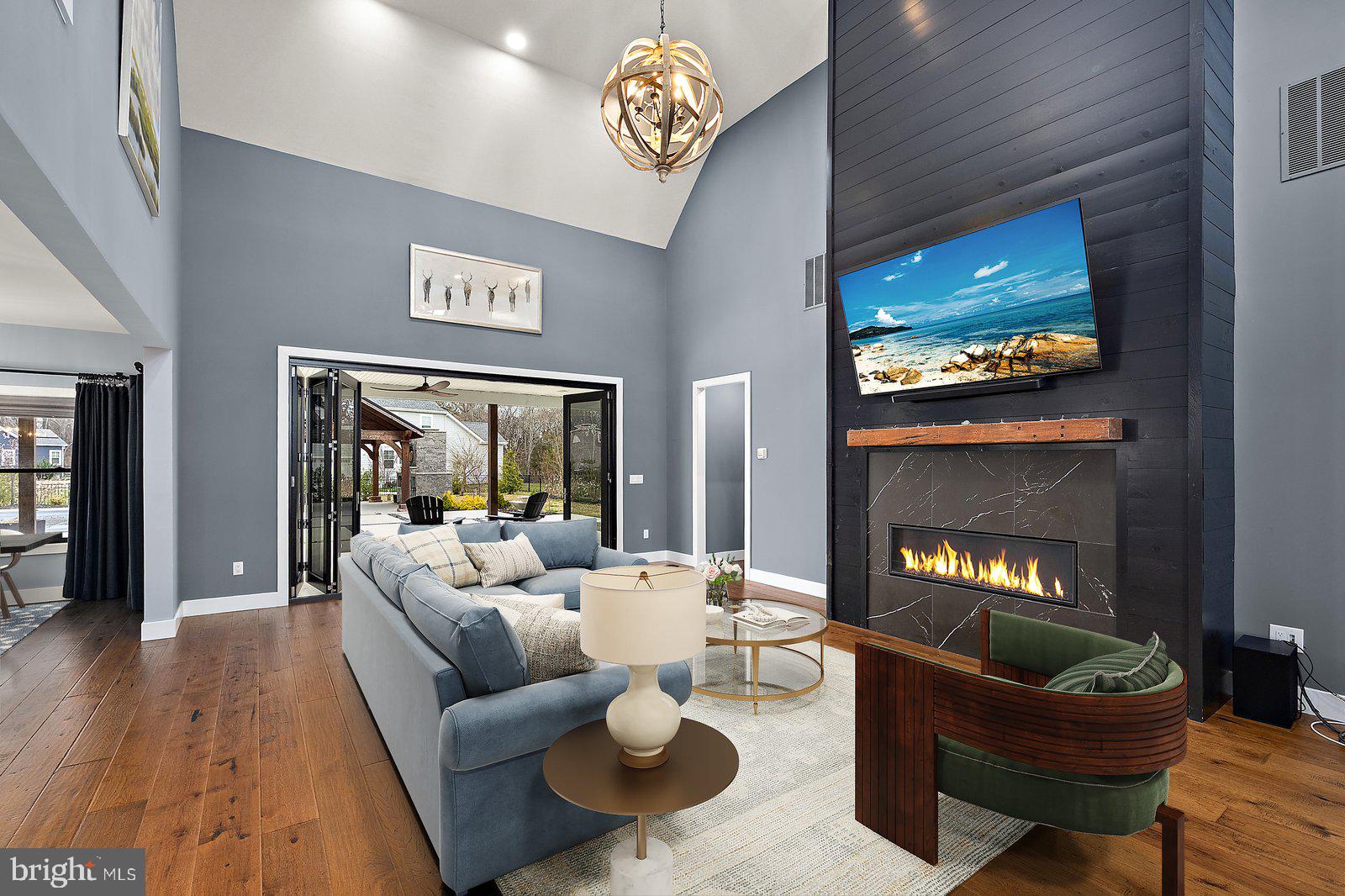 SHOWFIELD - Residential