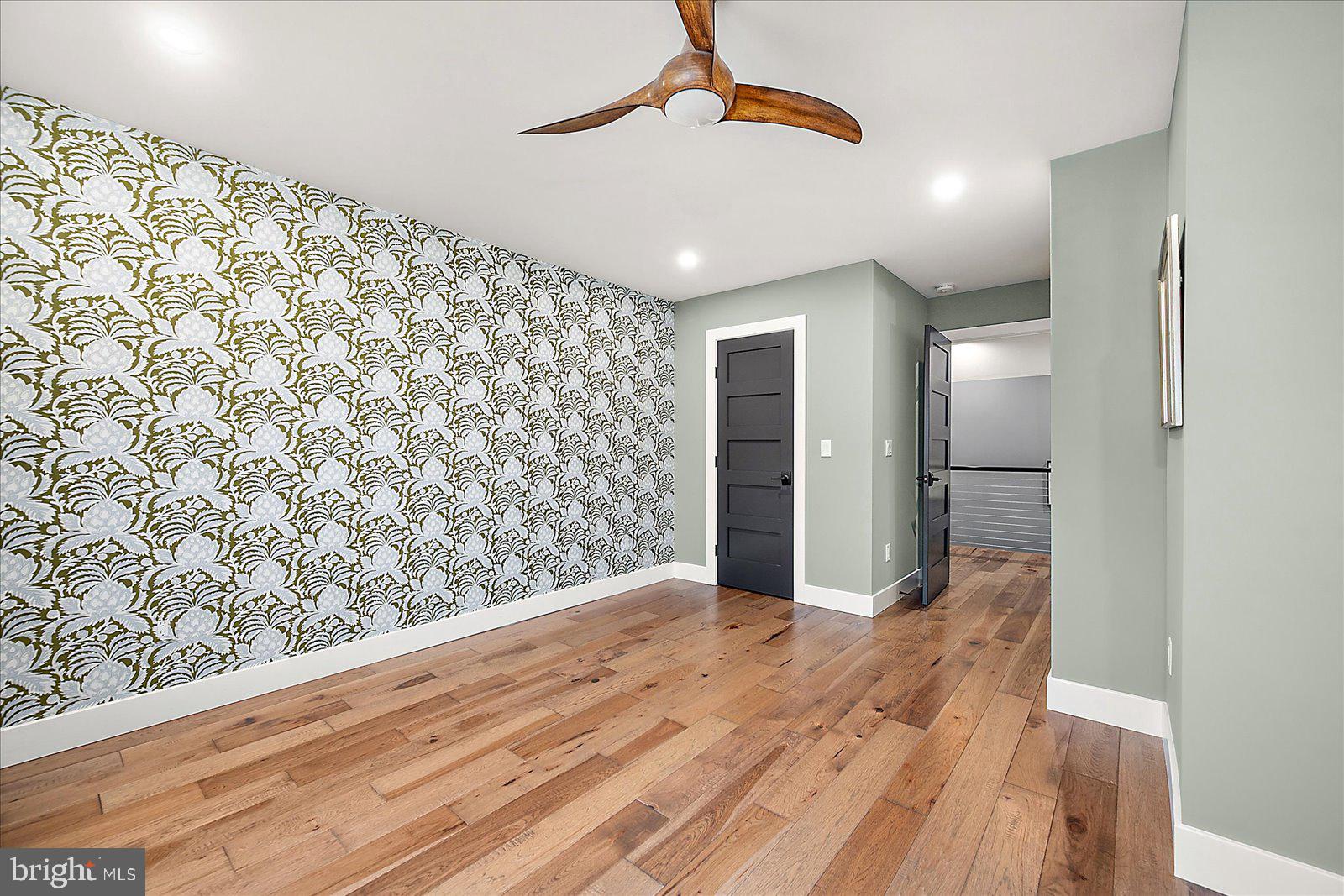 SHOWFIELD - Residential