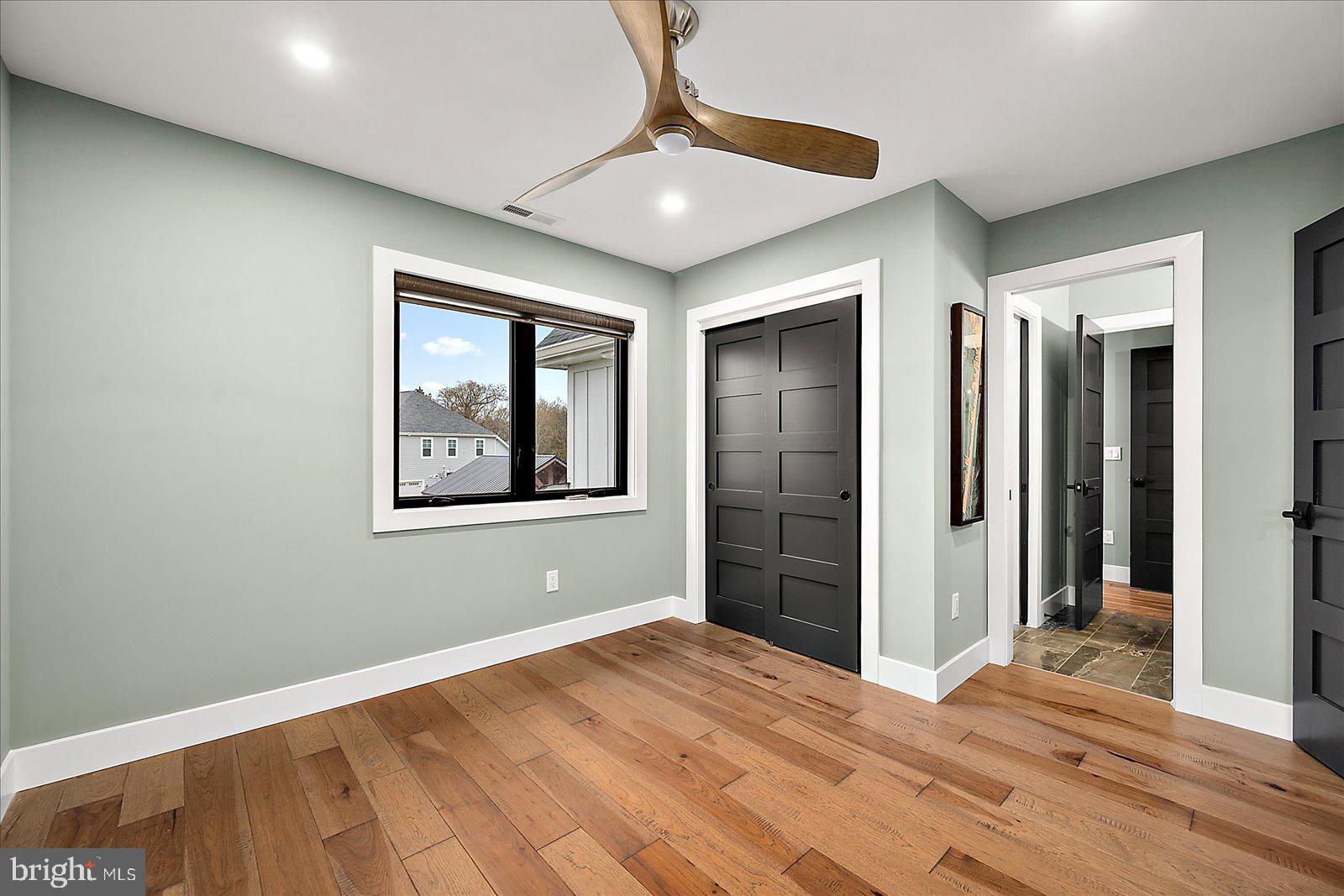 SHOWFIELD - Residential