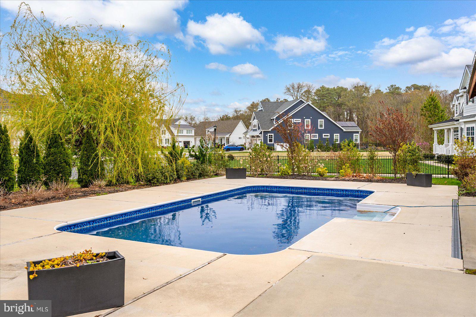 SHOWFIELD - Residential