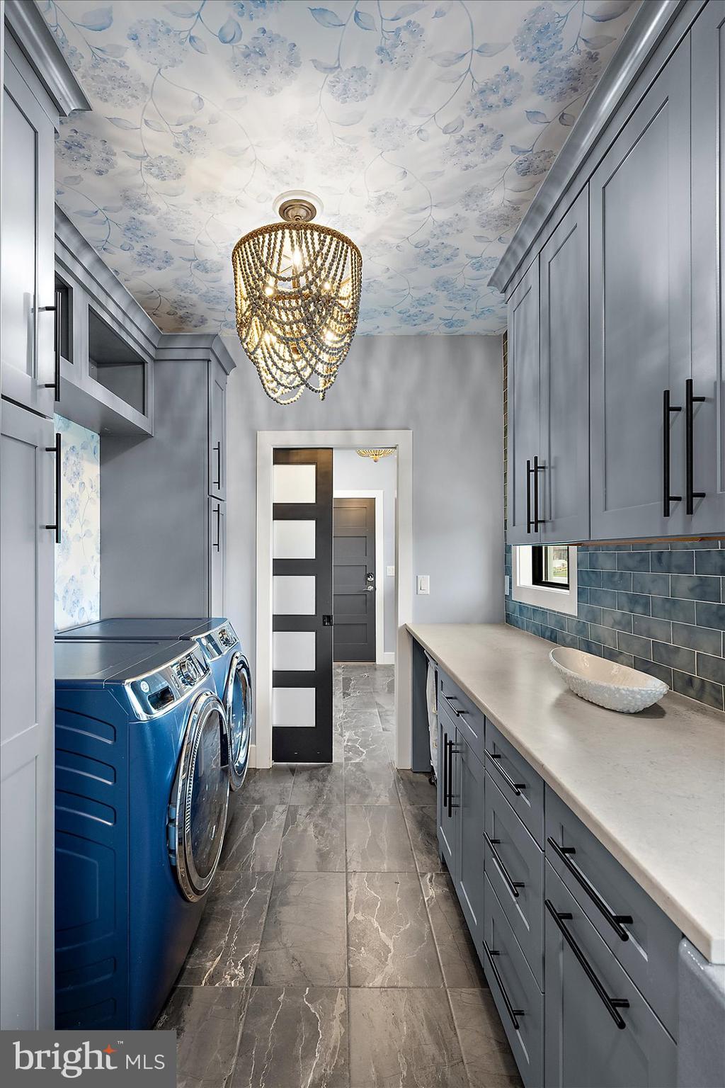 SHOWFIELD - Residential