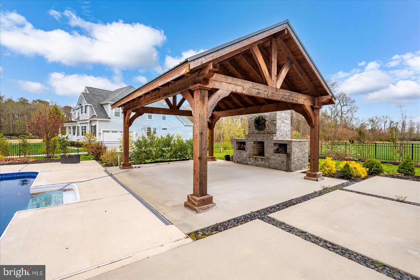 SHOWFIELD - Residential