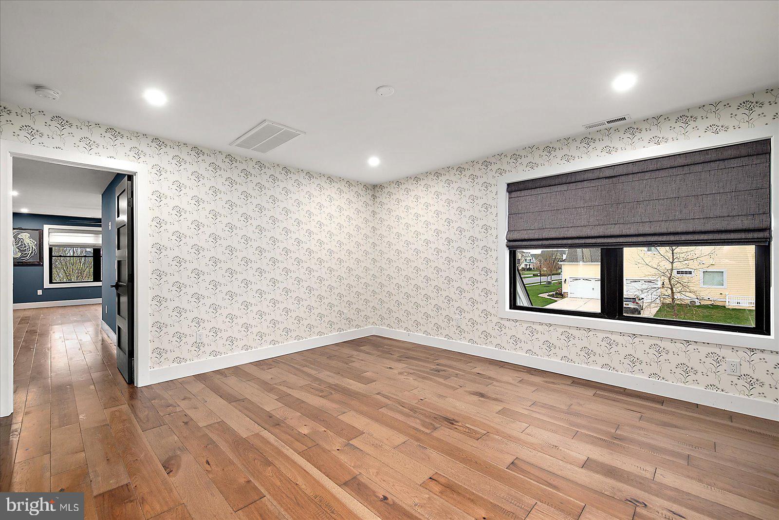 SHOWFIELD - Residential