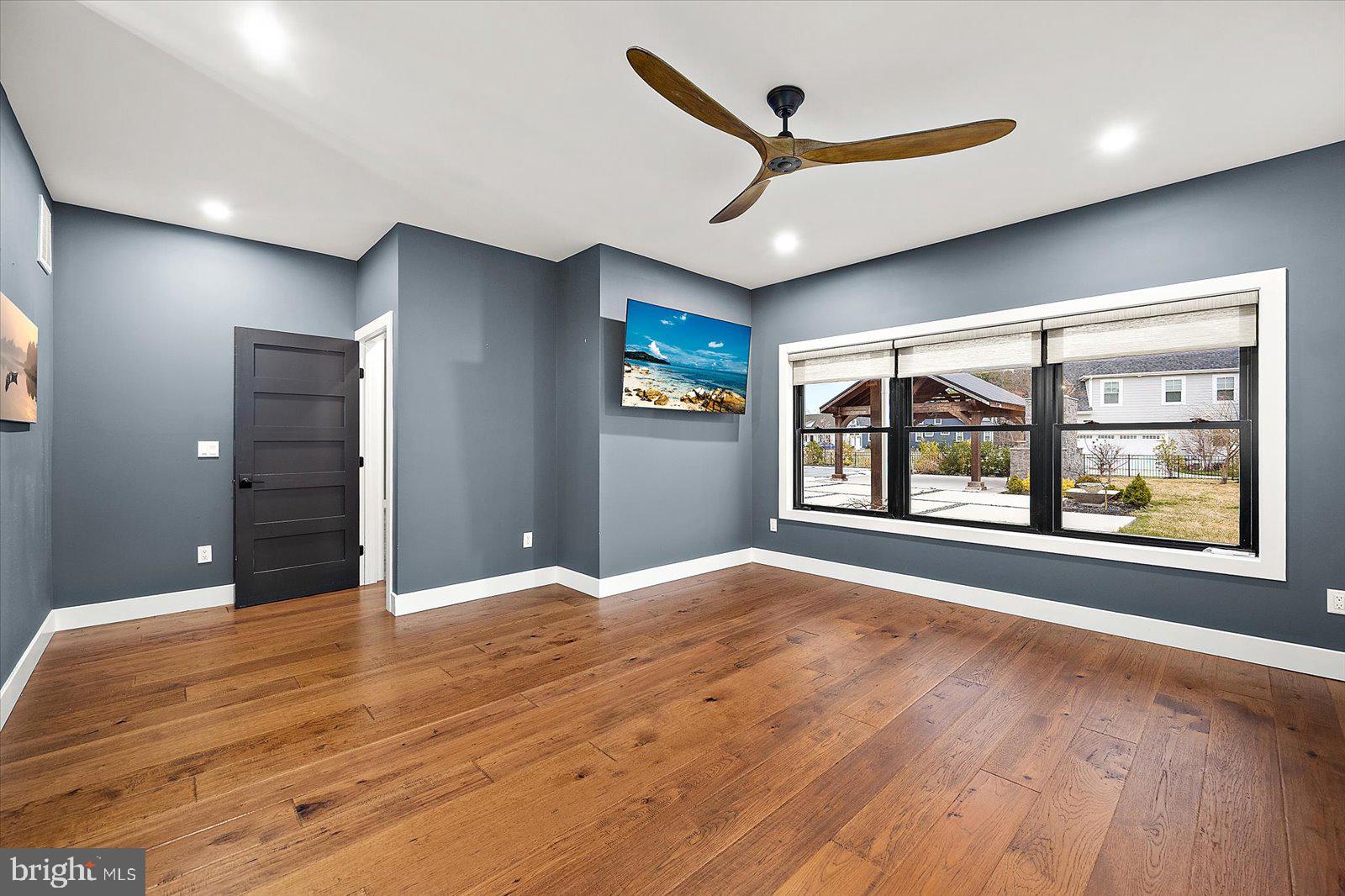 SHOWFIELD - Residential