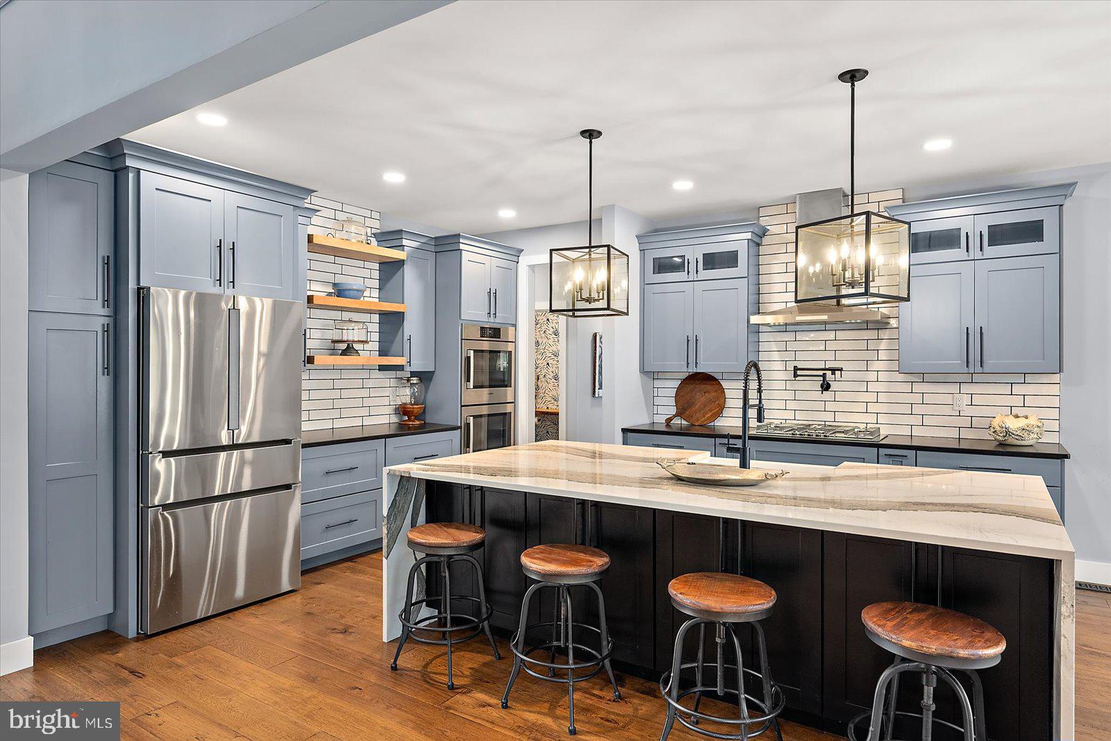 SHOWFIELD - Residential