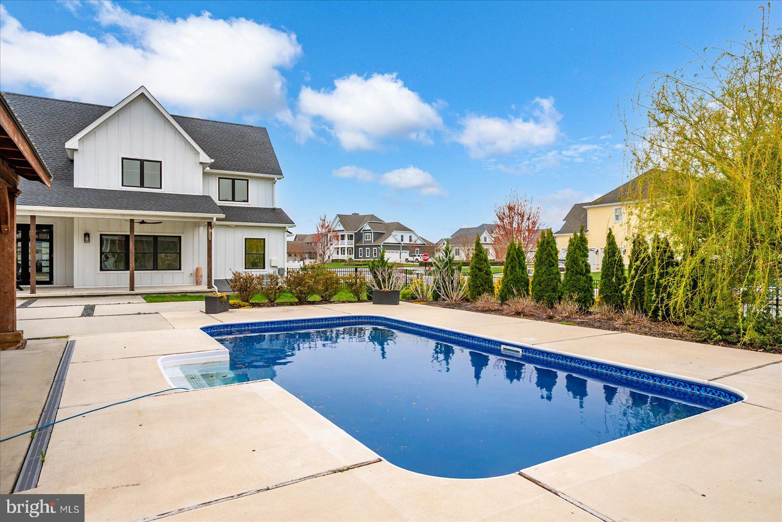 SHOWFIELD - Residential