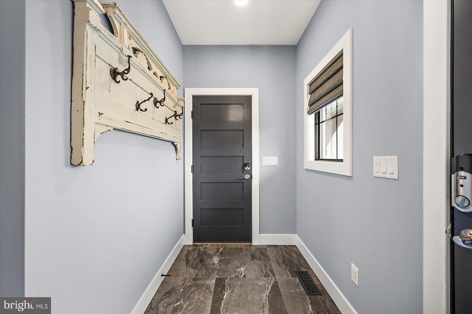 SHOWFIELD - Residential