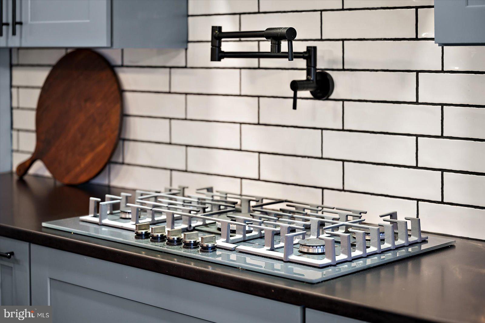 SHOWFIELD - Residential