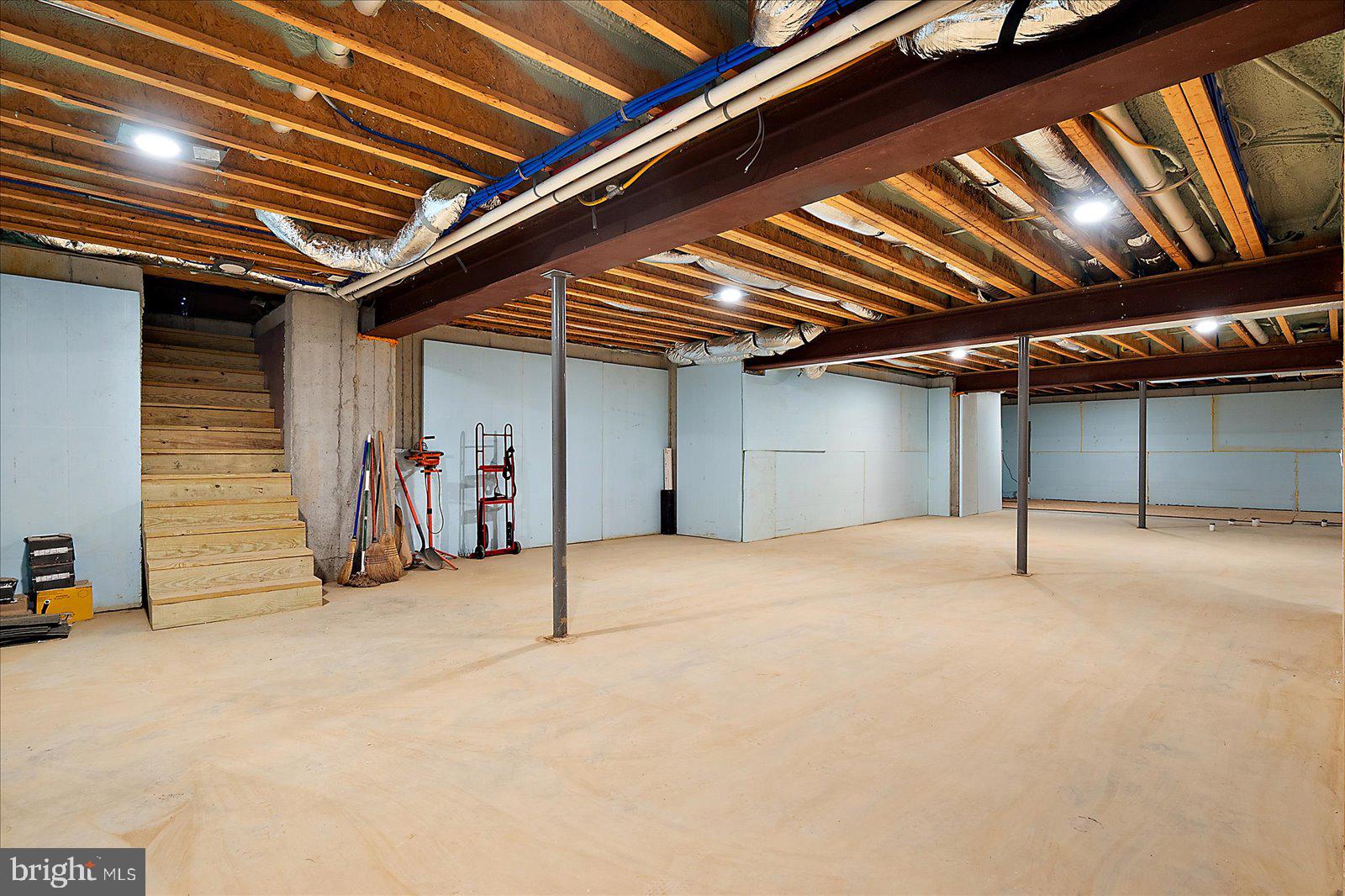 SHOWFIELD - Residential