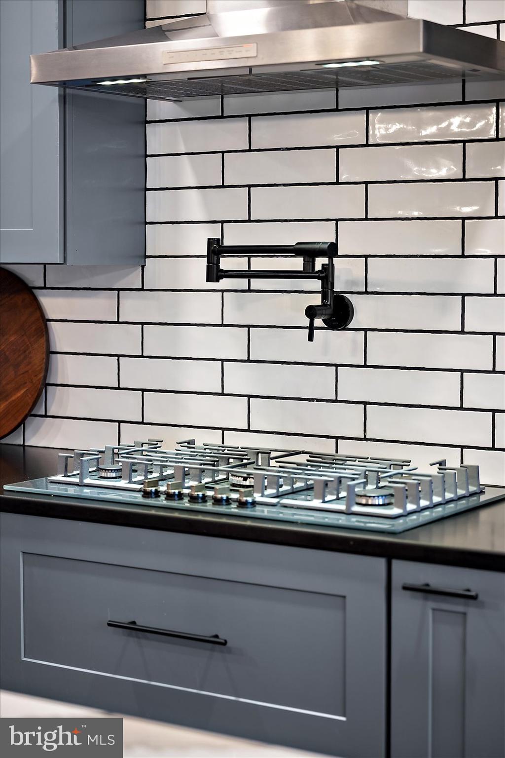 SHOWFIELD - Residential