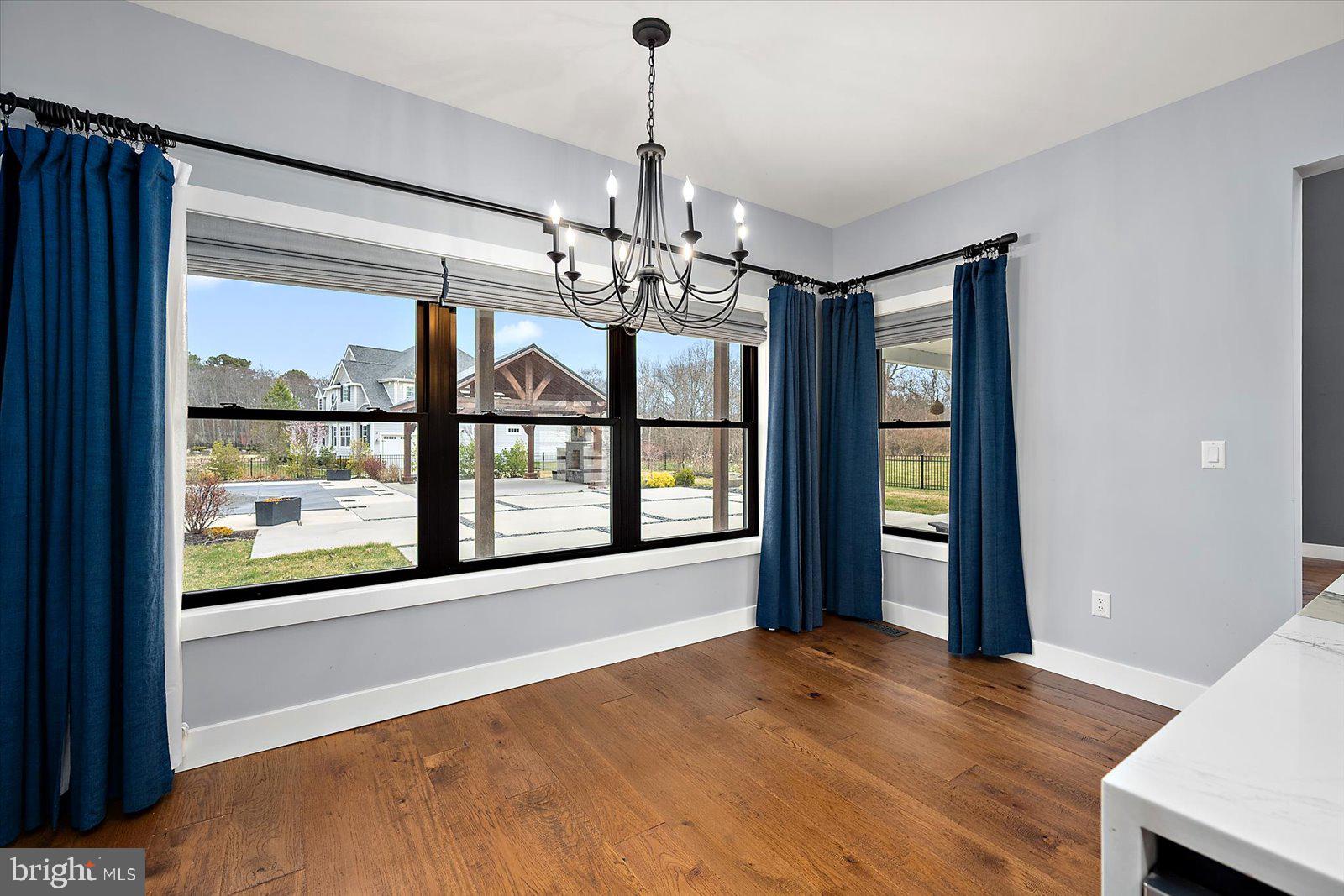 SHOWFIELD - Residential