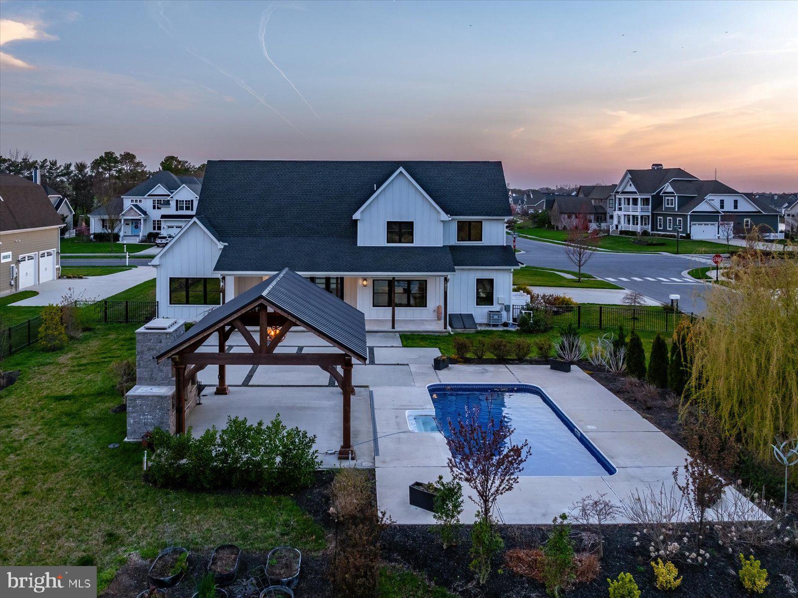 SHOWFIELD - Residential