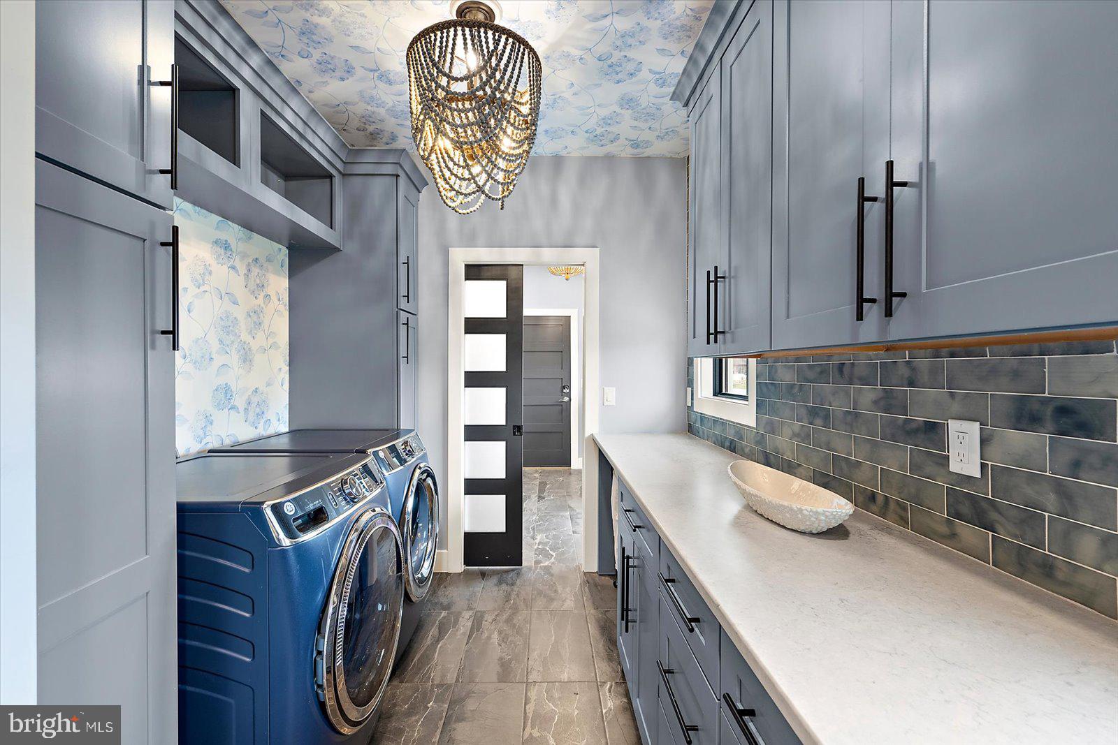 SHOWFIELD - Residential