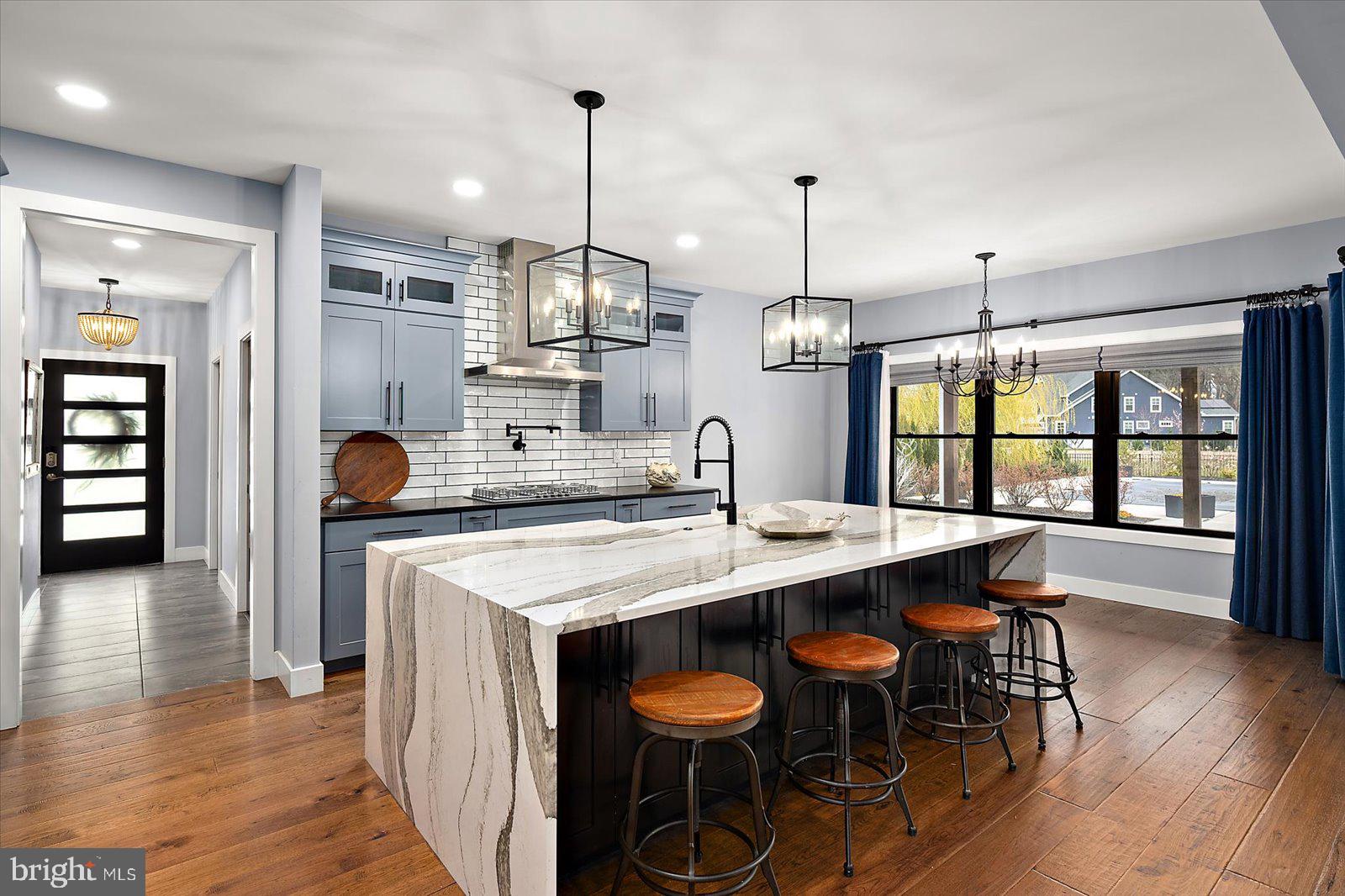 SHOWFIELD - Residential