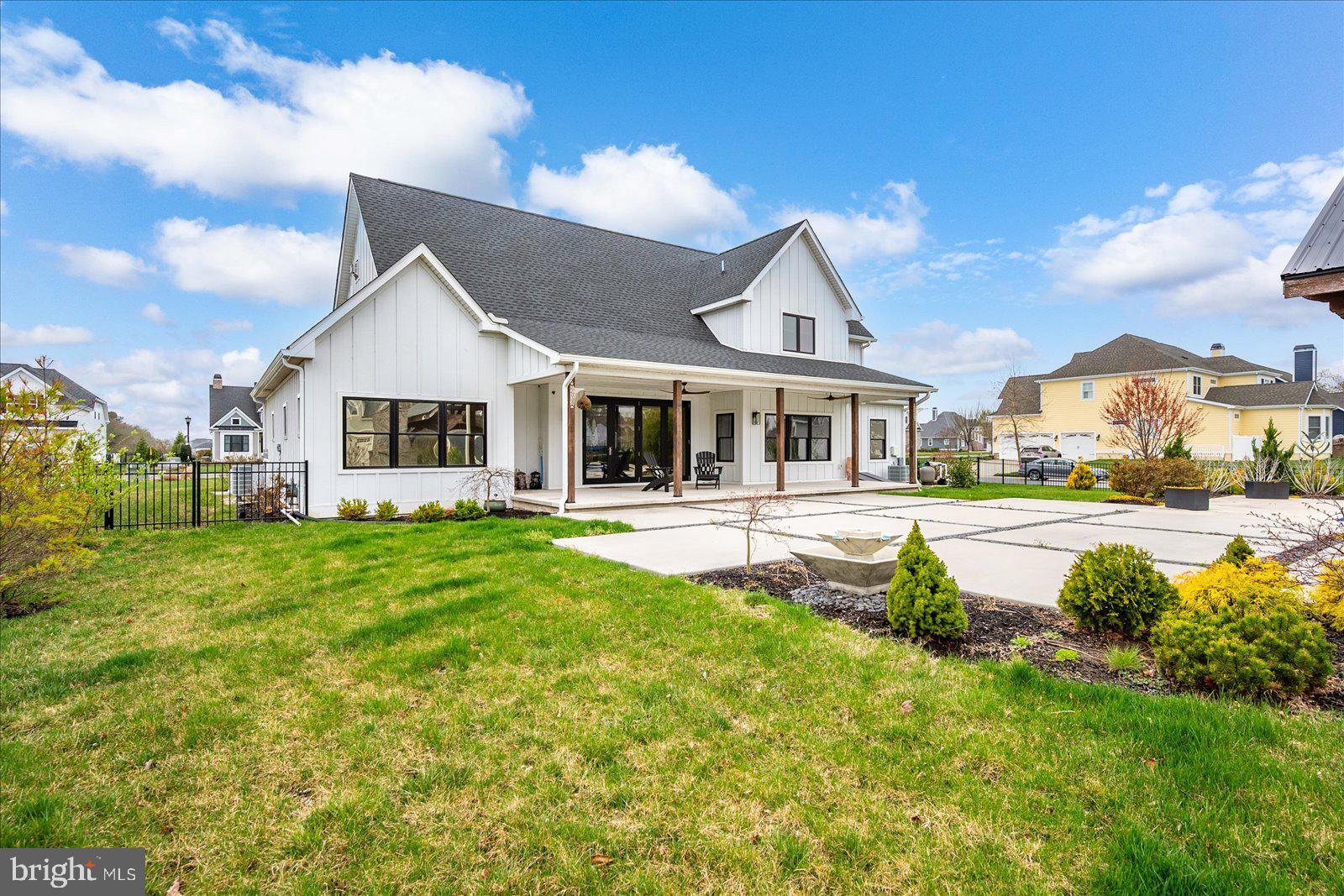 SHOWFIELD - Residential