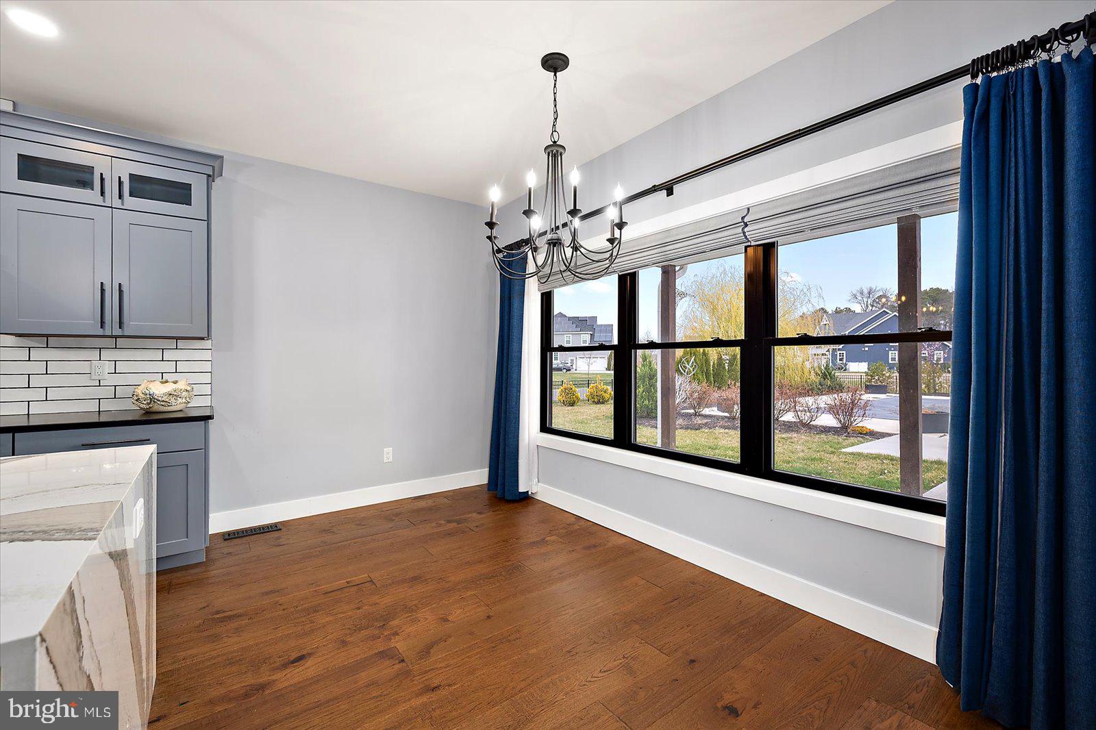 SHOWFIELD - Residential