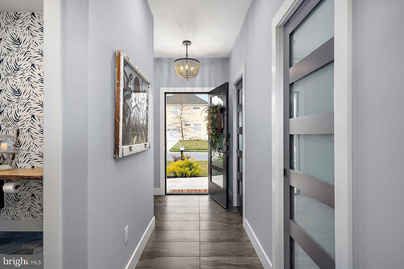 SHOWFIELD - Residential