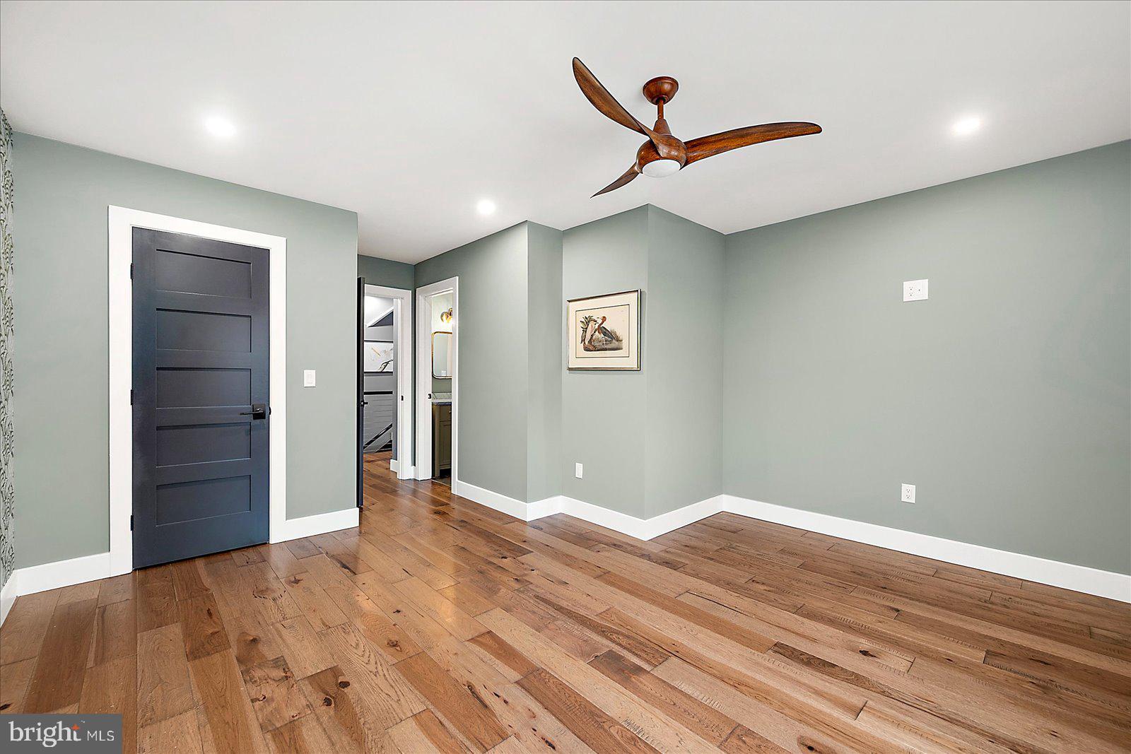 SHOWFIELD - Residential