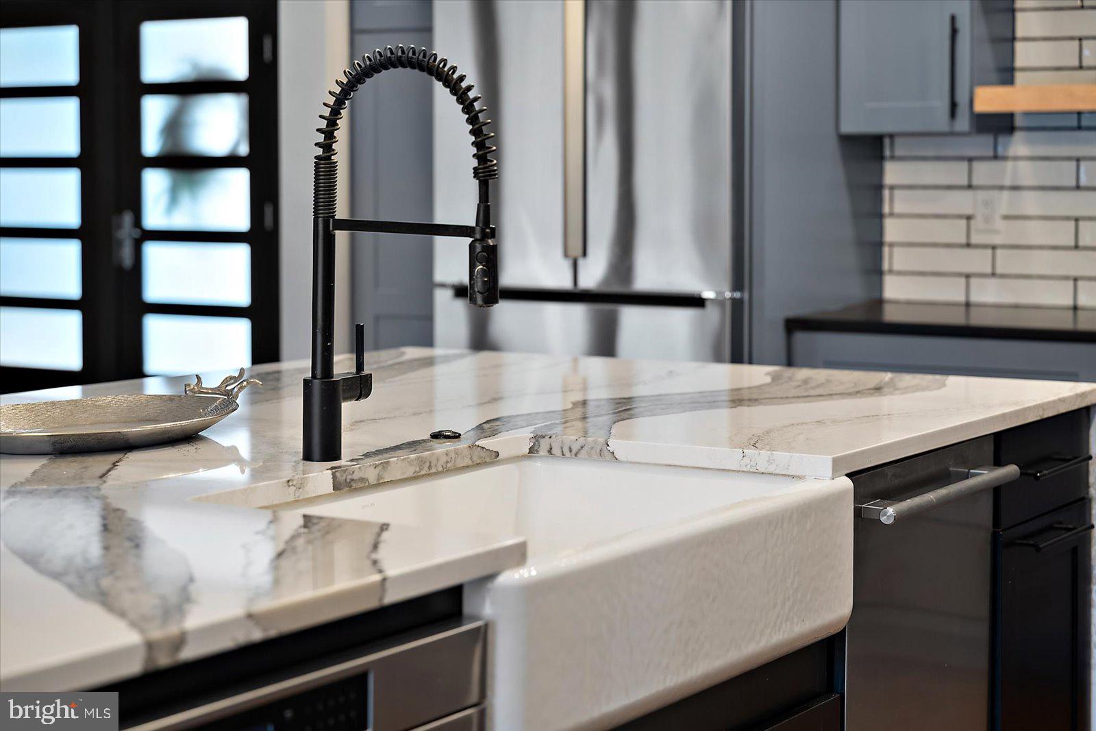 SHOWFIELD - Residential