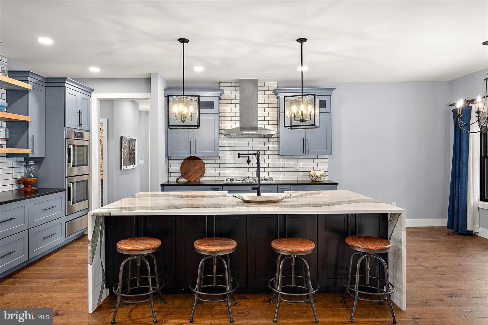 SHOWFIELD - Residential