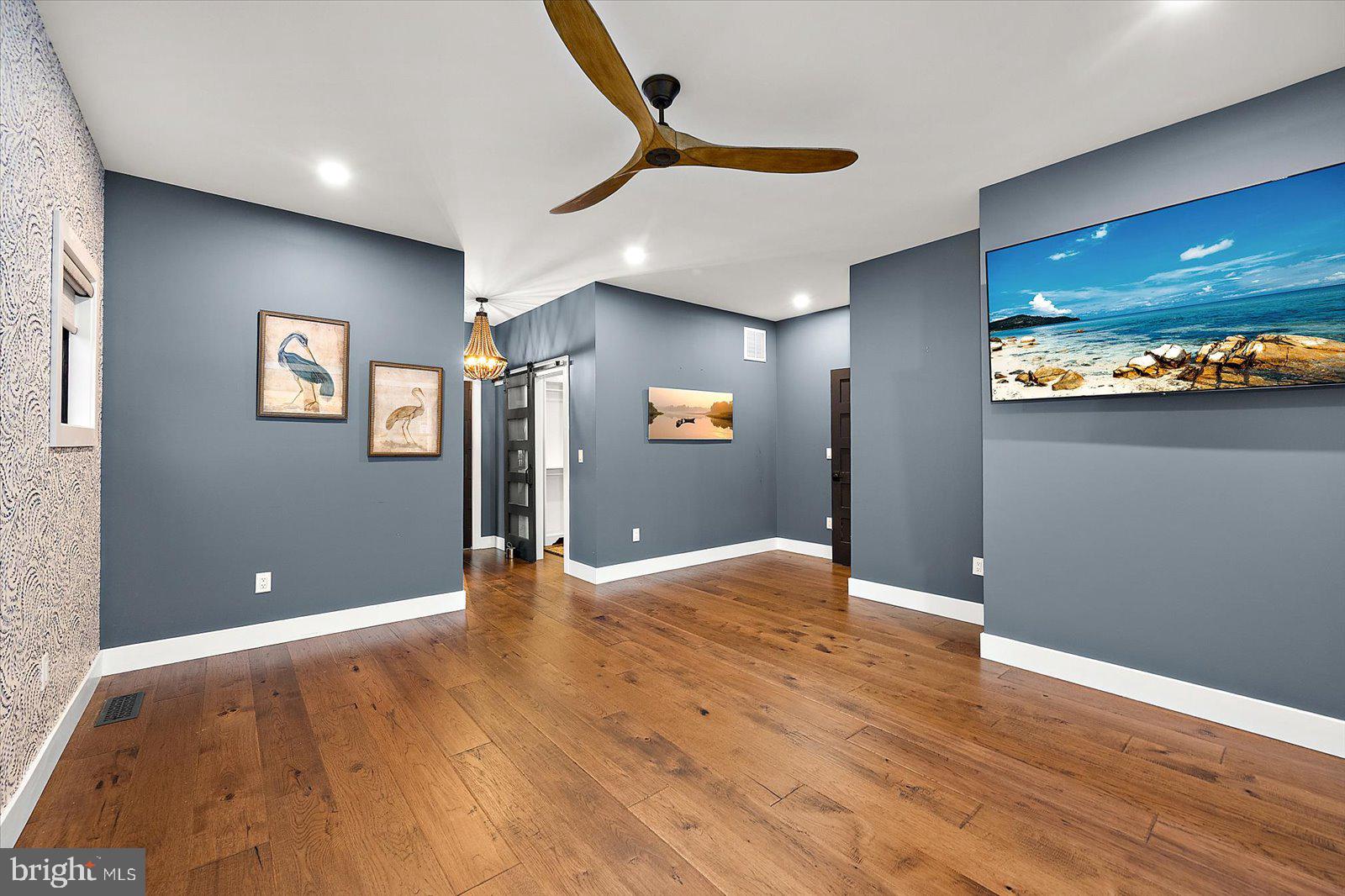 SHOWFIELD - Residential