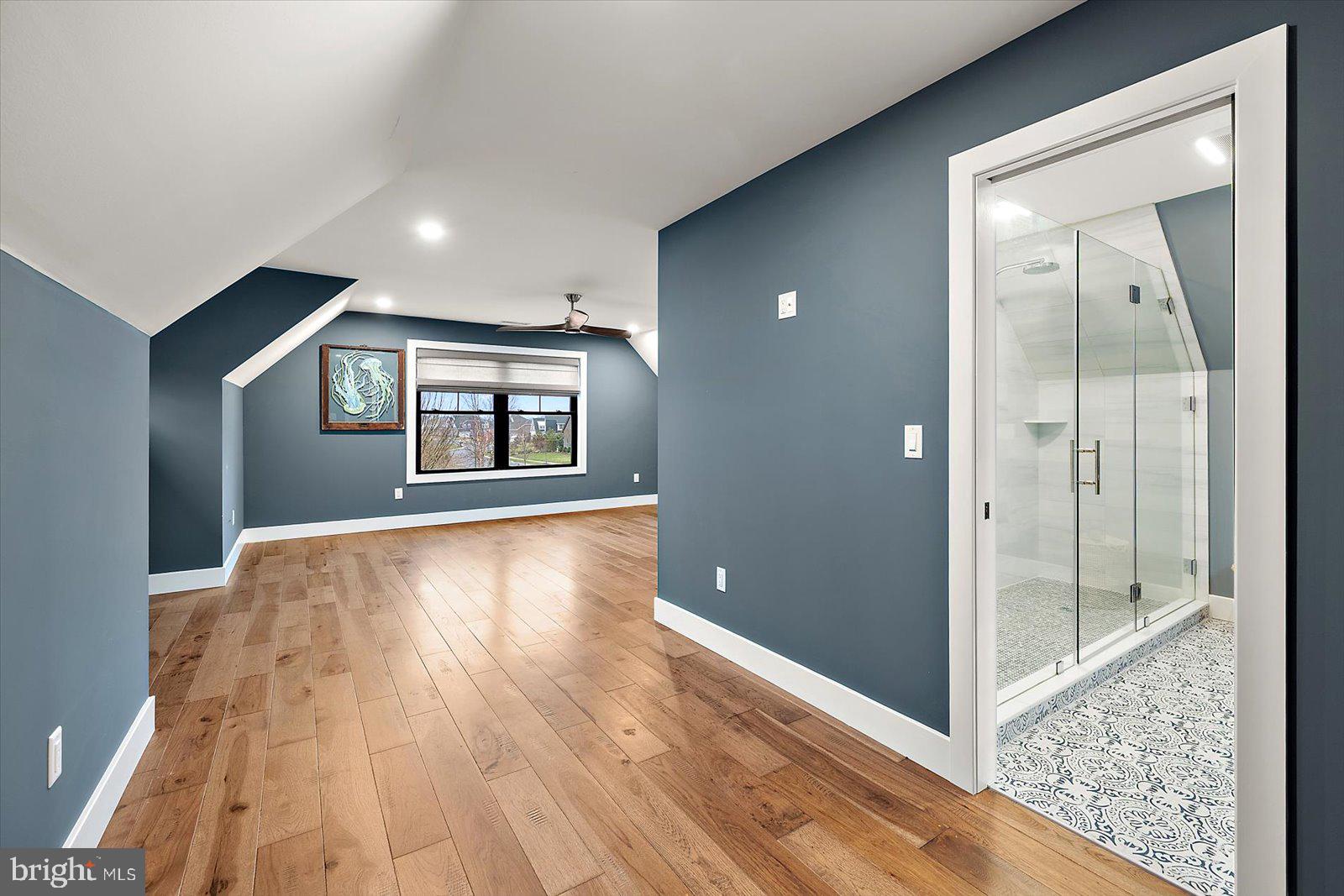 SHOWFIELD - Residential