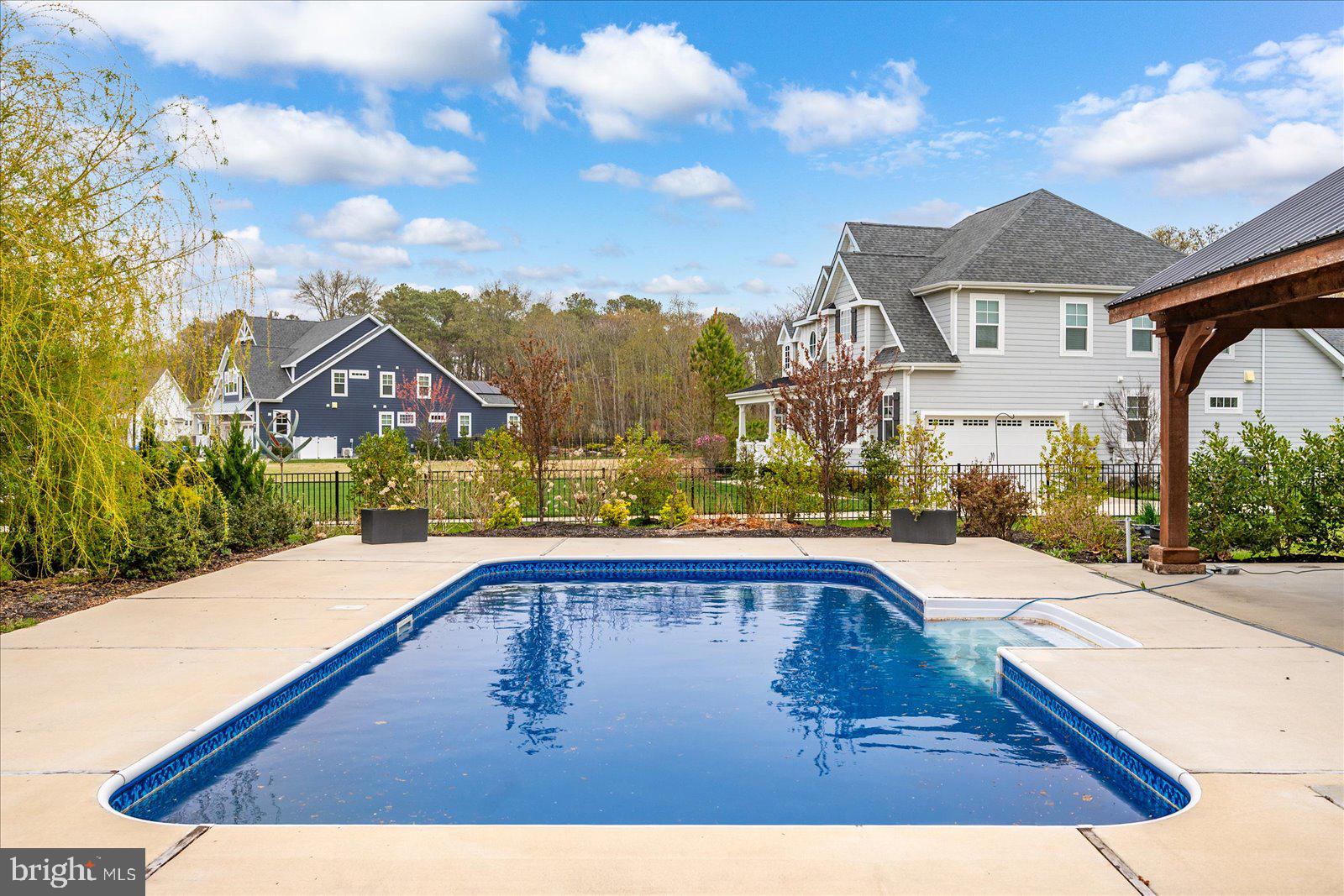 SHOWFIELD - Residential