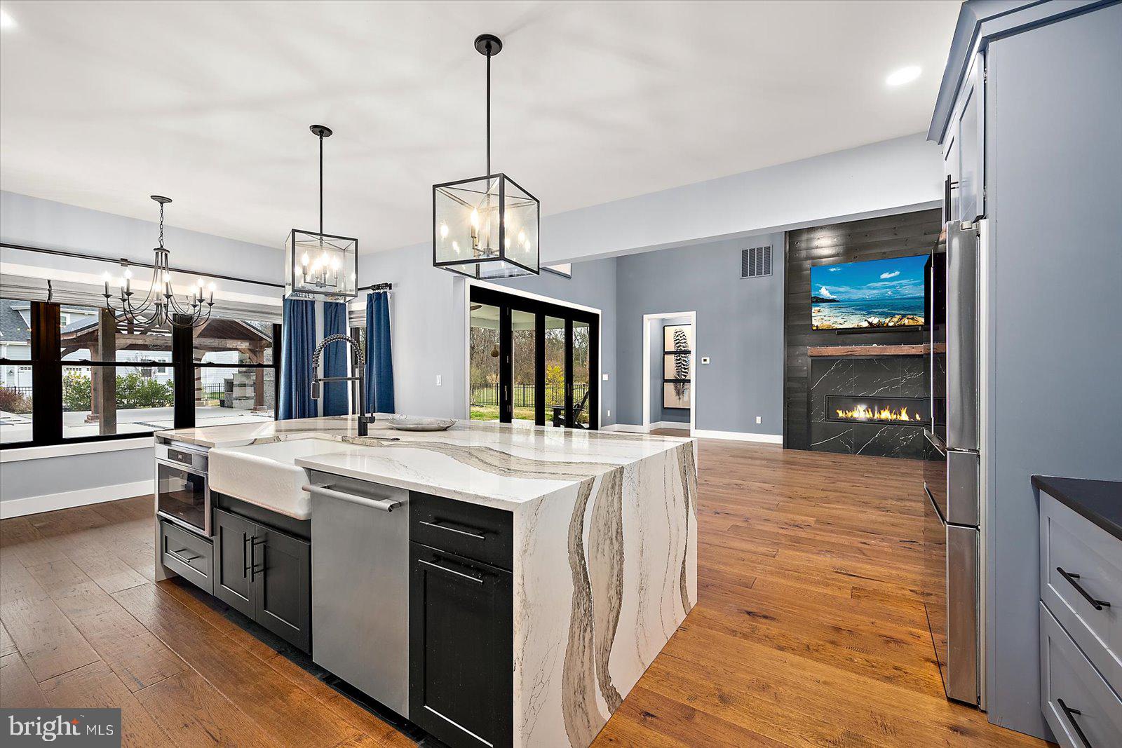 SHOWFIELD - Residential