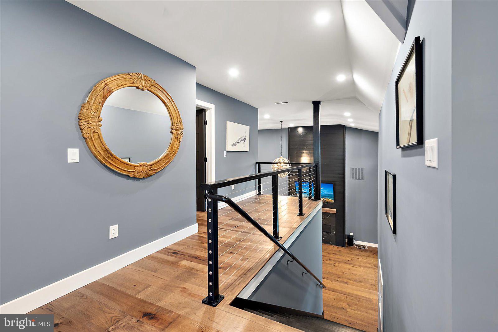 SHOWFIELD - Residential