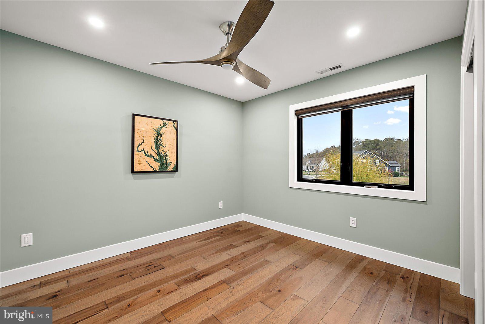 SHOWFIELD - Residential