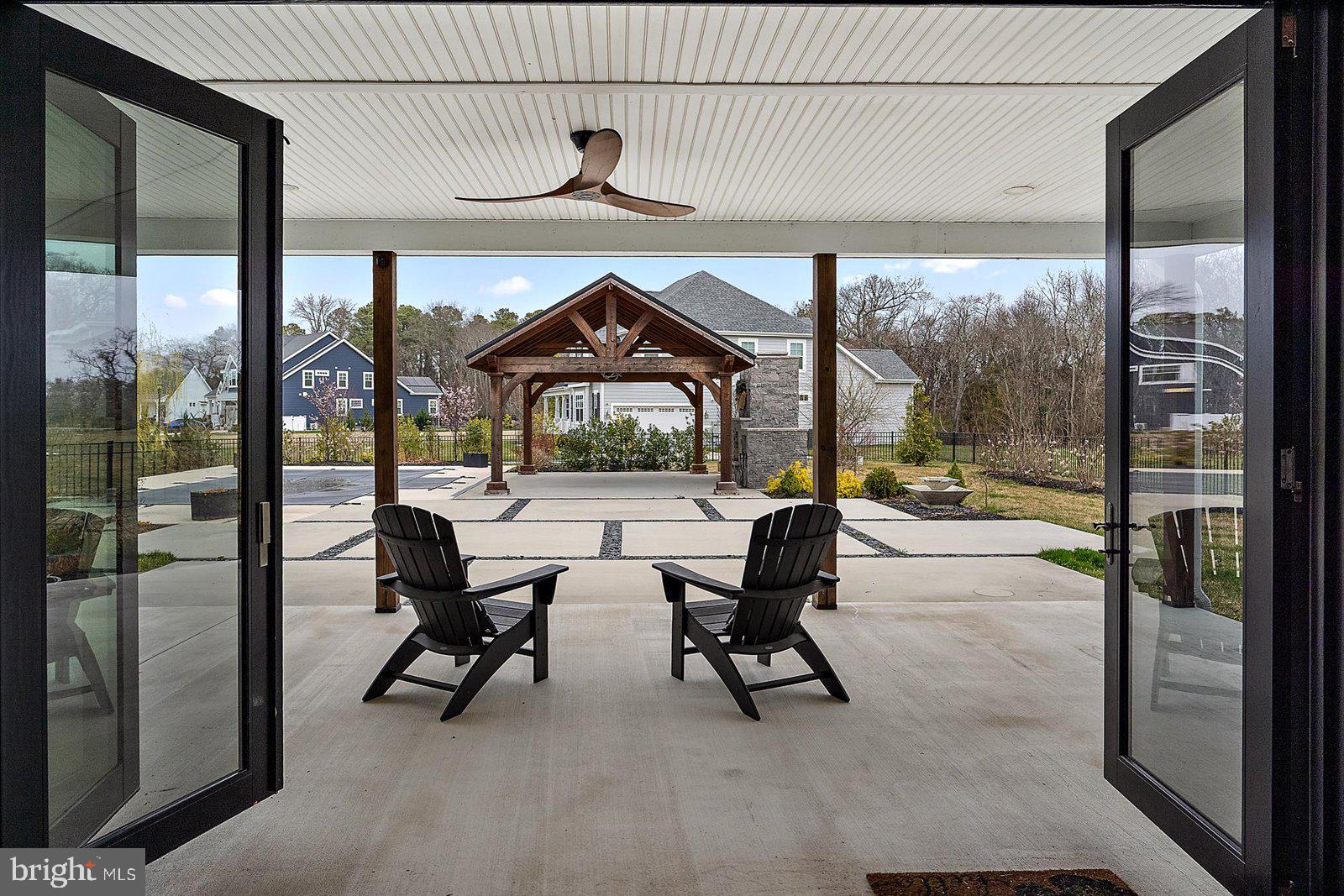 SHOWFIELD - Residential