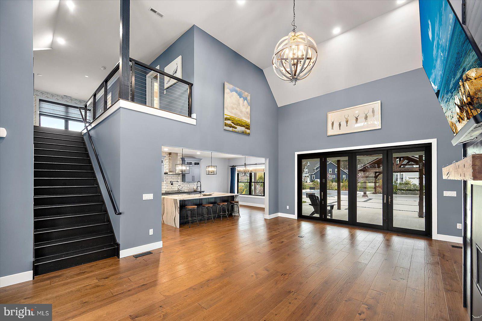 SHOWFIELD - Residential