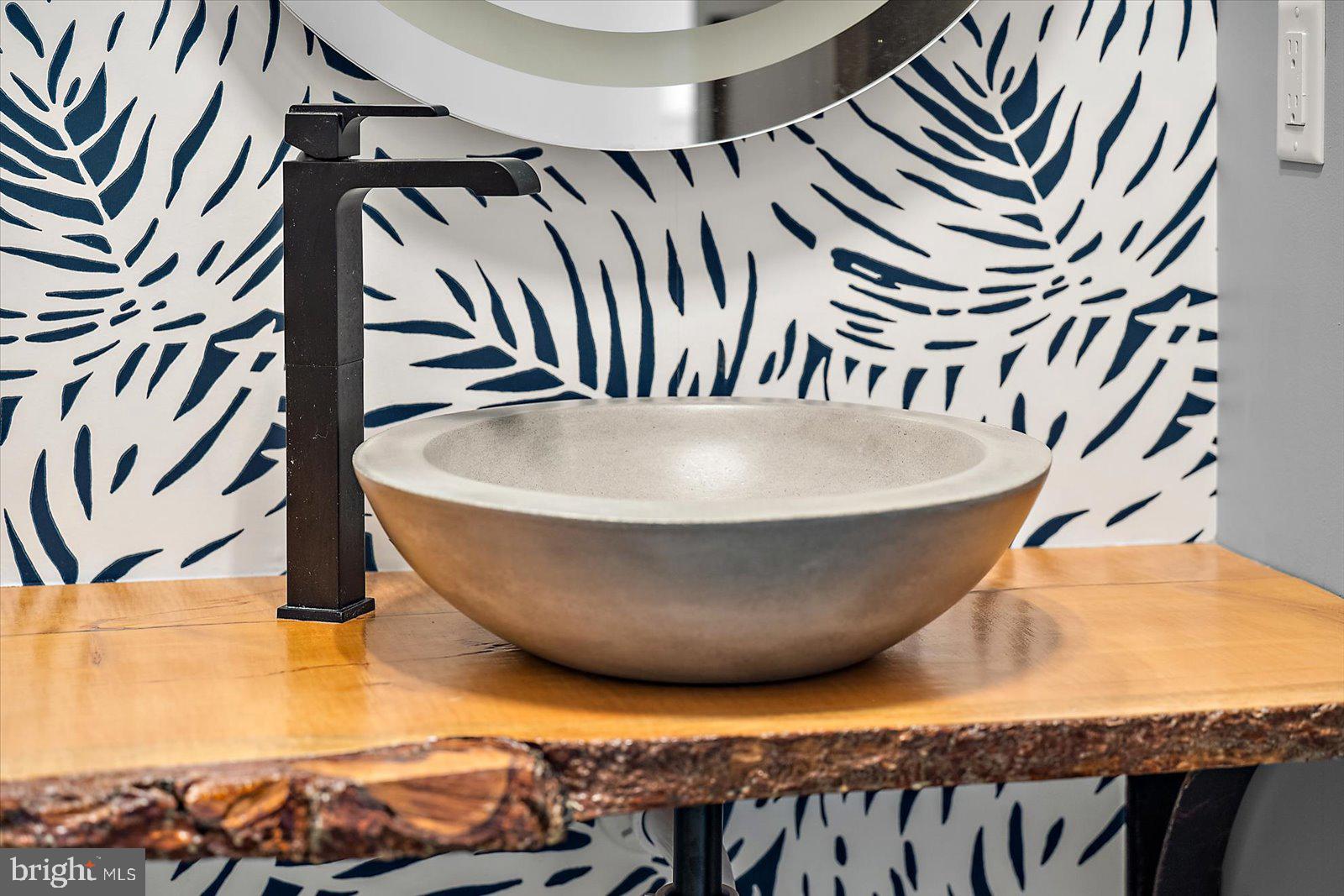 SHOWFIELD - Residential