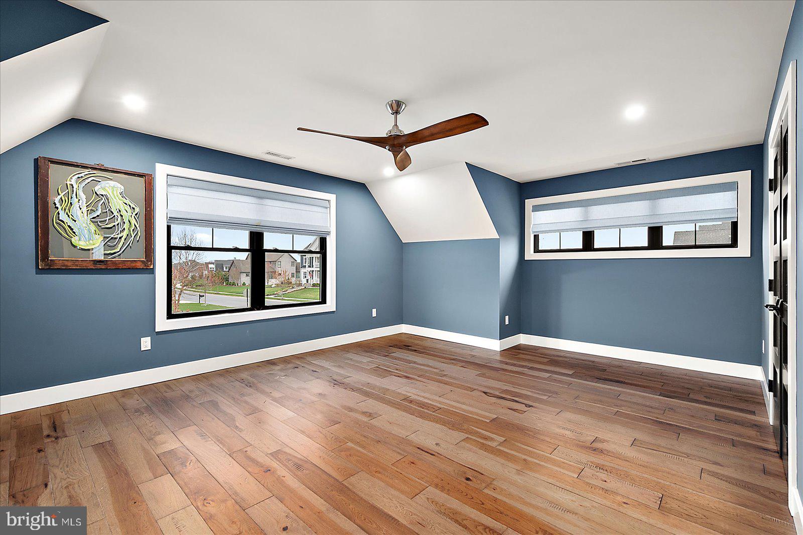 SHOWFIELD - Residential