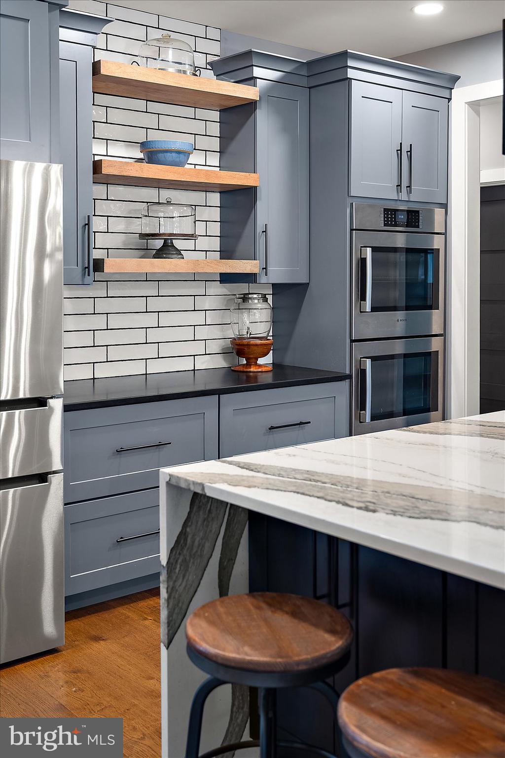 SHOWFIELD - Residential