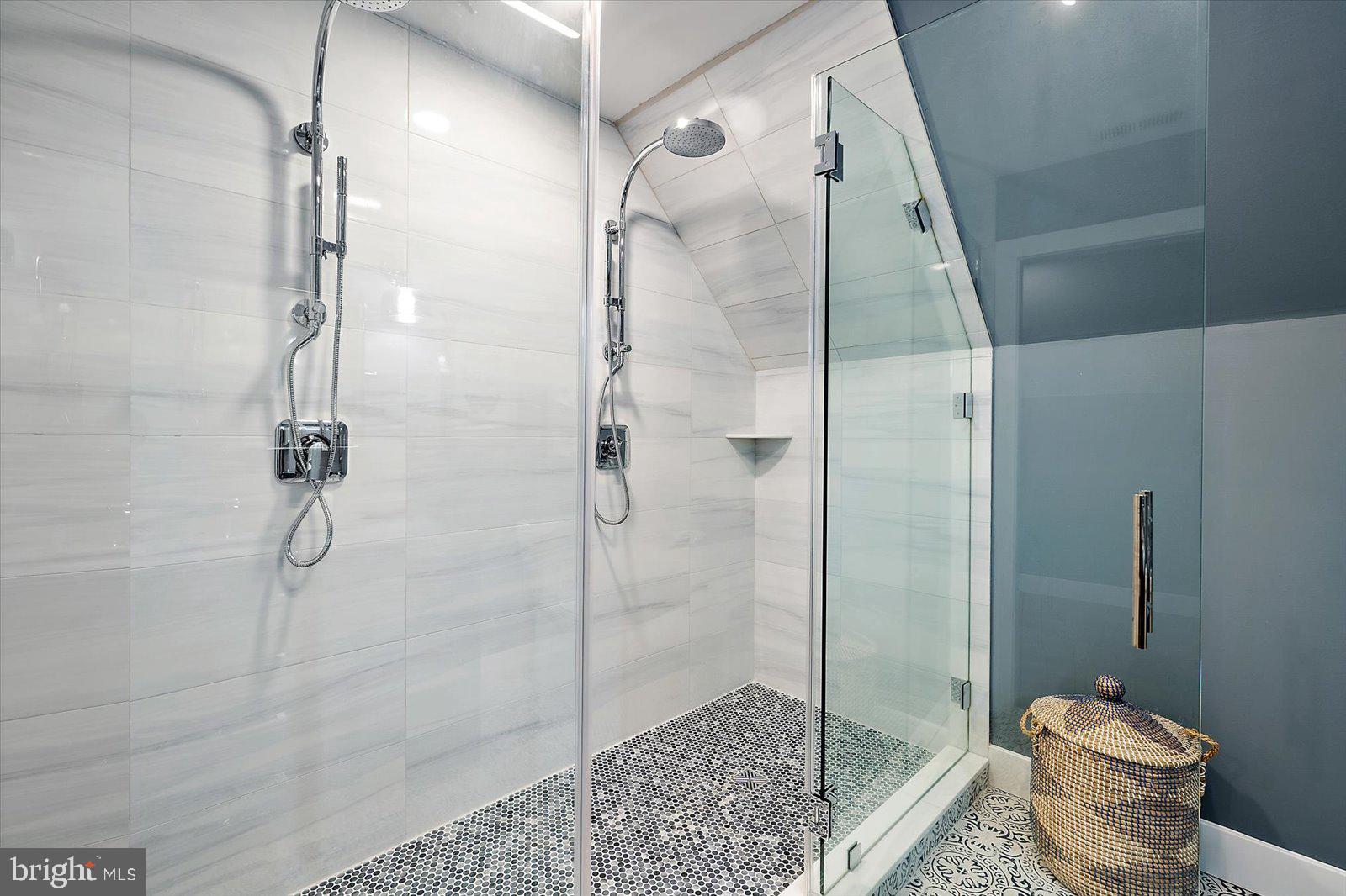 SHOWFIELD - Residential