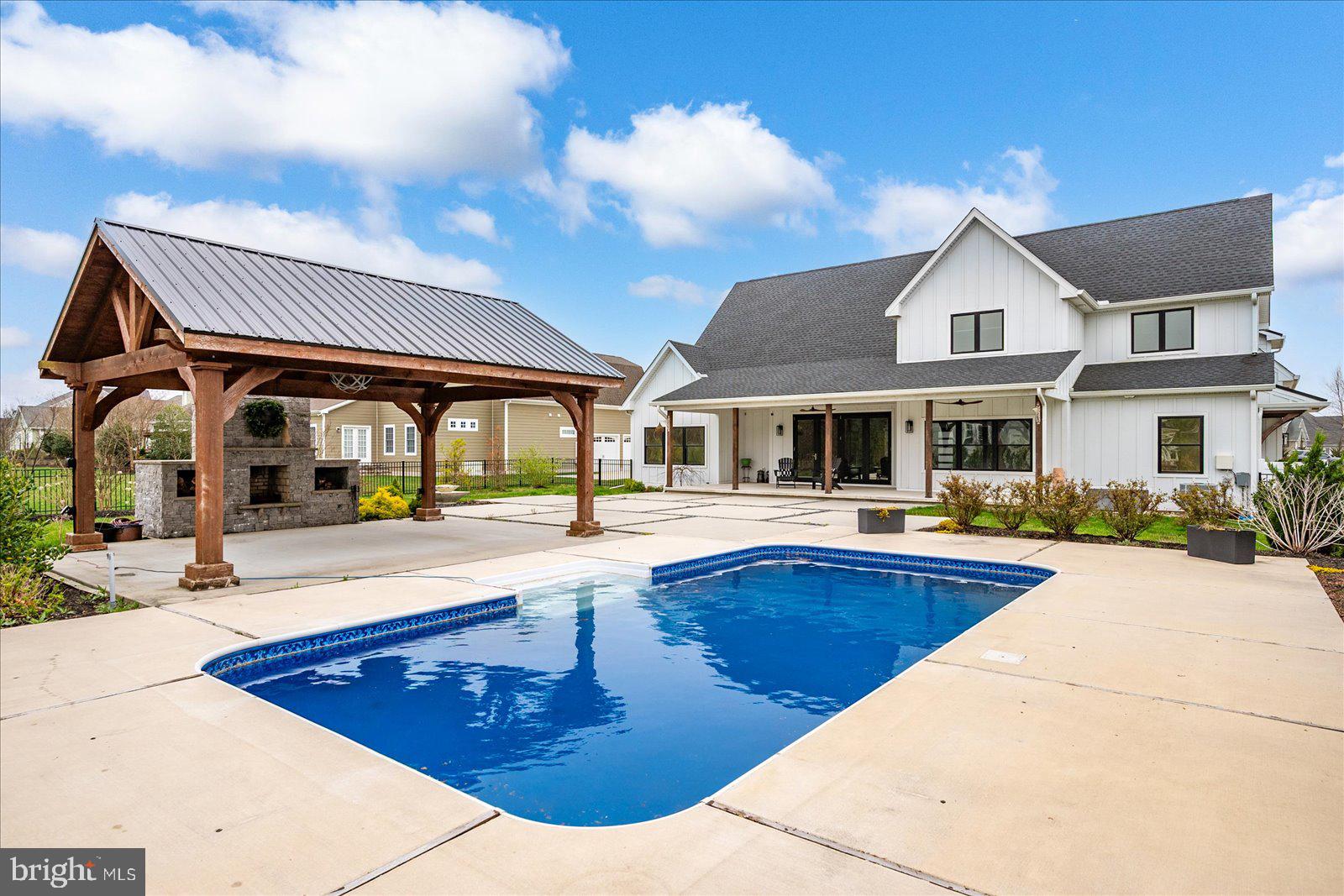 SHOWFIELD - Residential