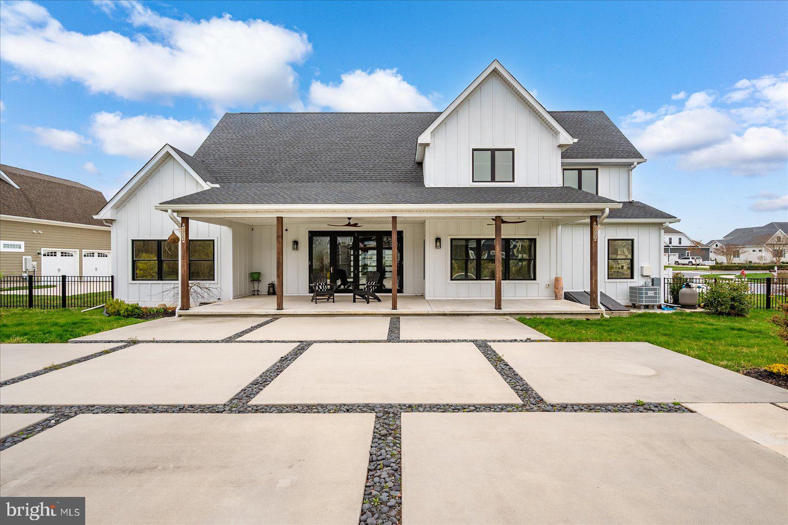 SHOWFIELD - Residential