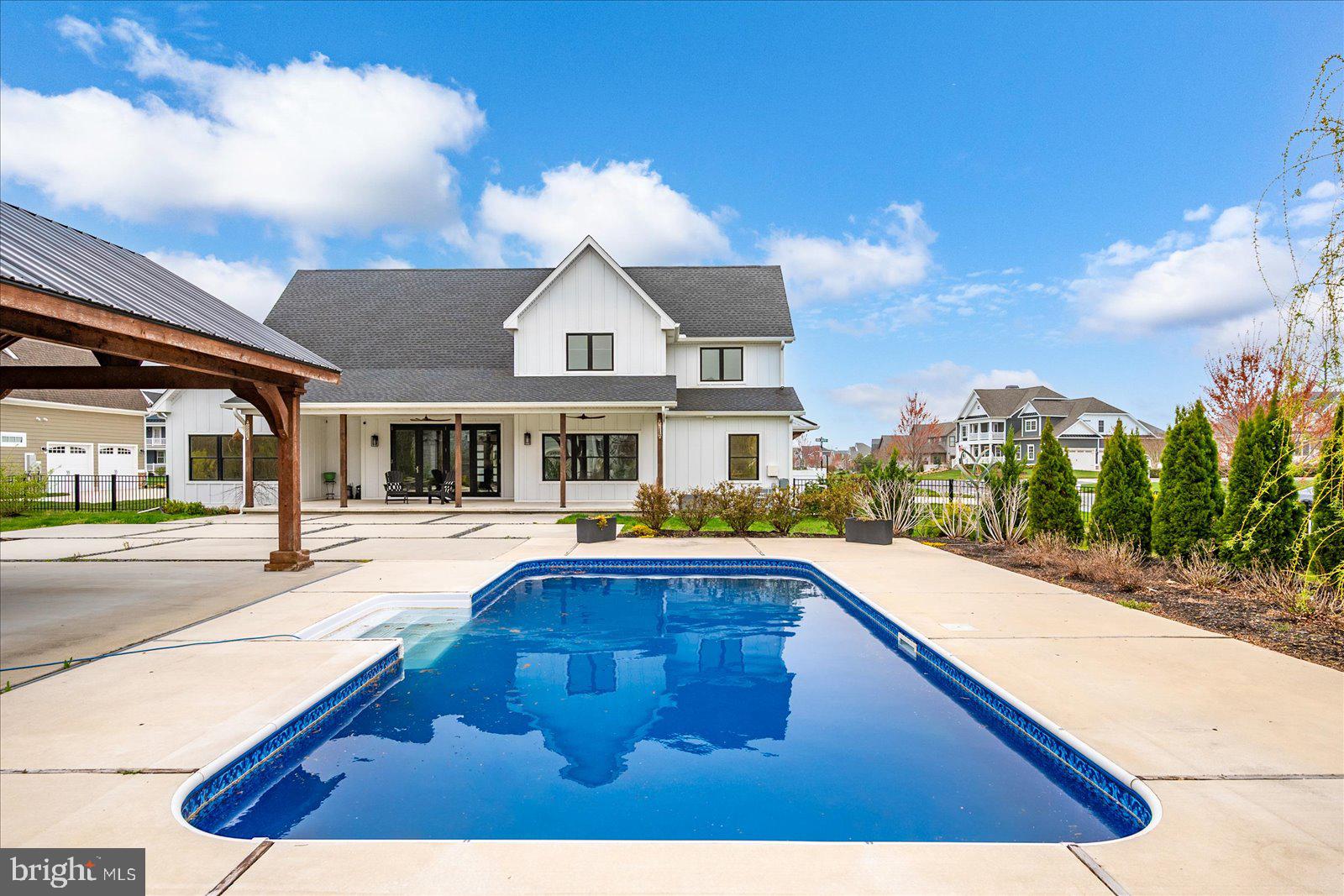 SHOWFIELD - Residential