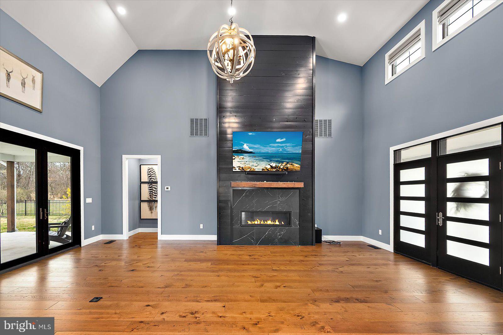 SHOWFIELD - Residential