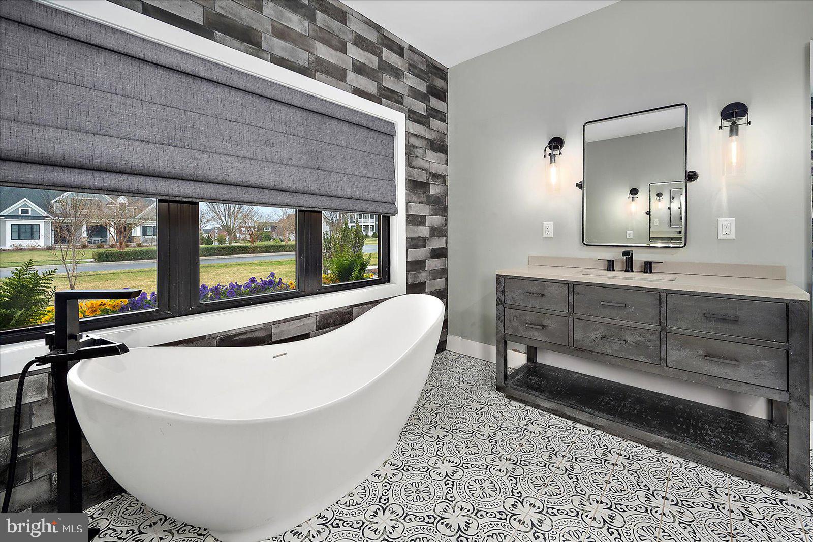 SHOWFIELD - Residential