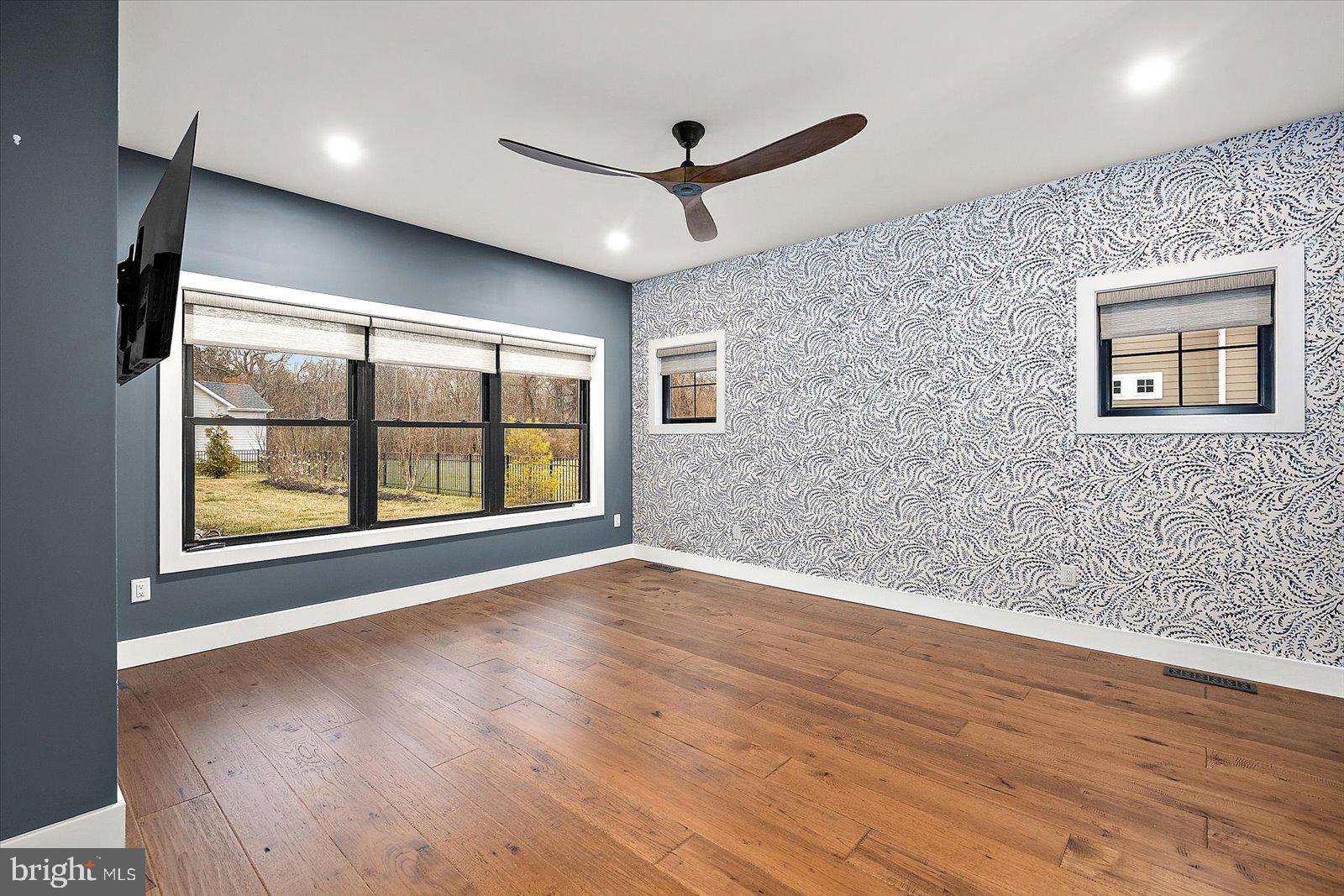 SHOWFIELD - Residential