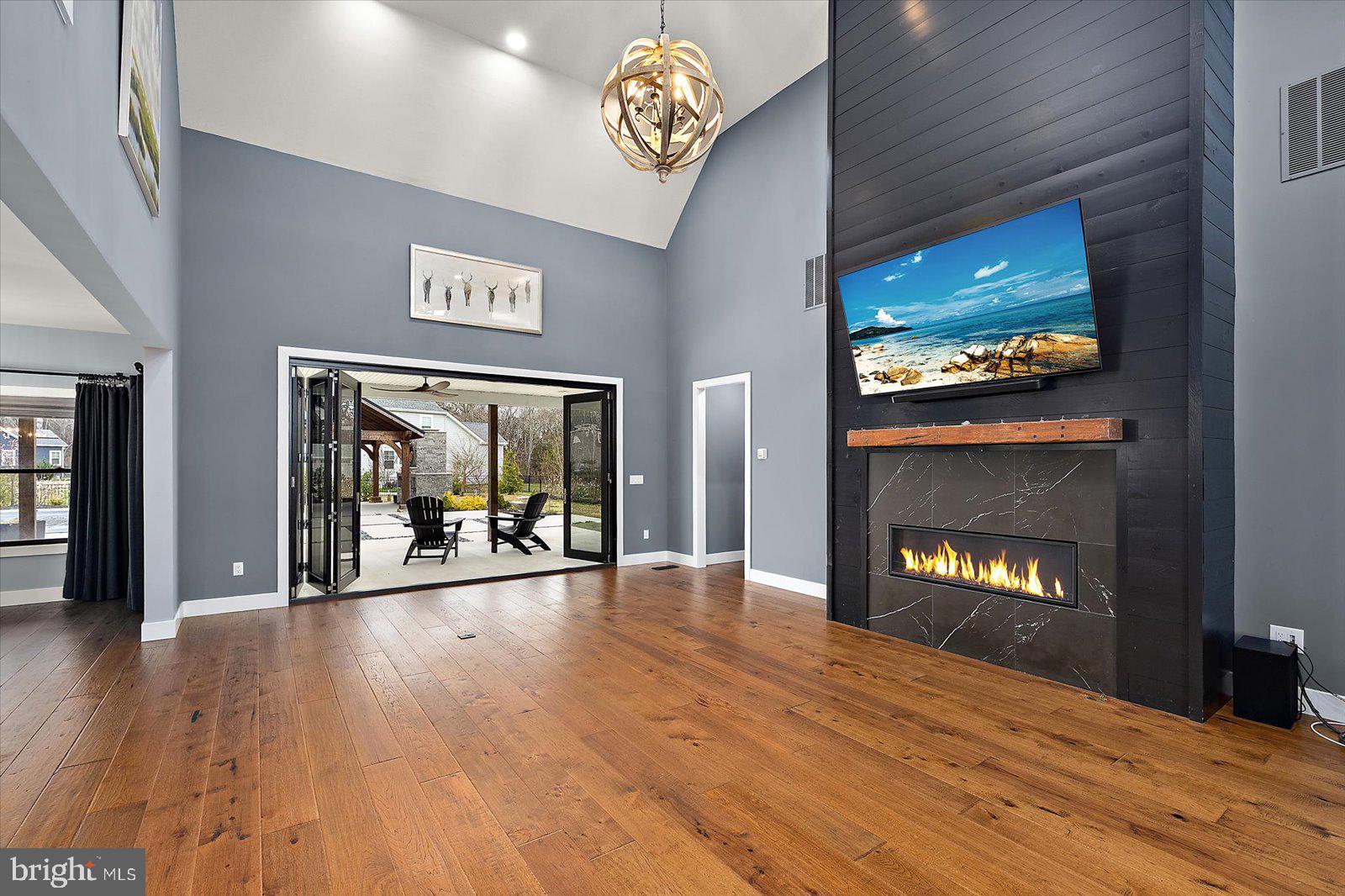 SHOWFIELD - Residential