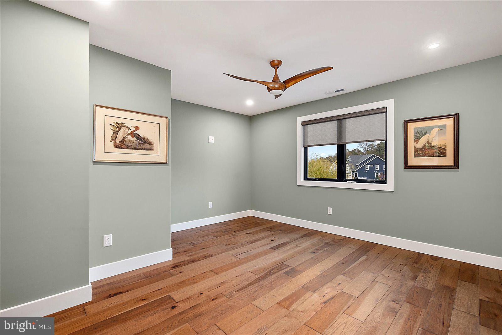 SHOWFIELD - Residential