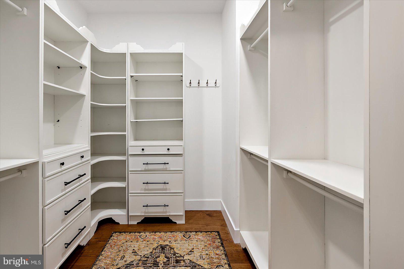 SHOWFIELD - Residential