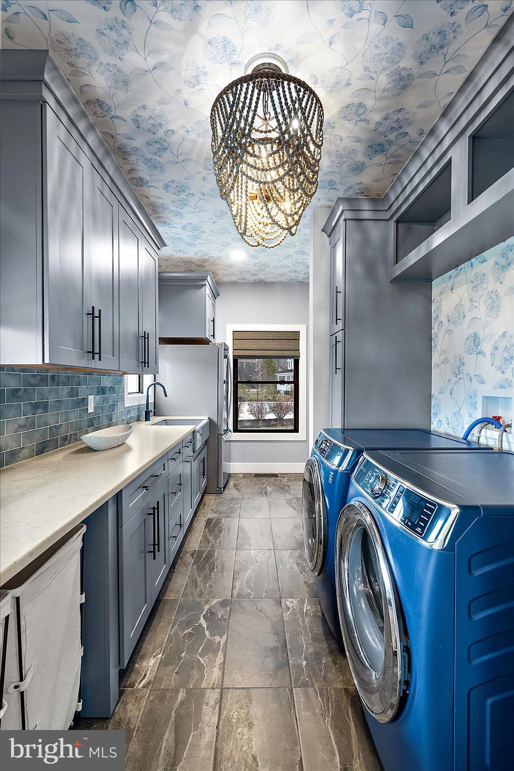 SHOWFIELD - Residential